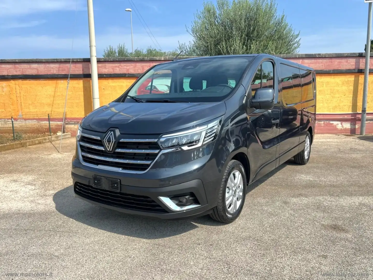 Renault Trafic TRAFIC EQUILIBRE MY24 2.0 DCI 150CV 9 POSTI Negro - 1