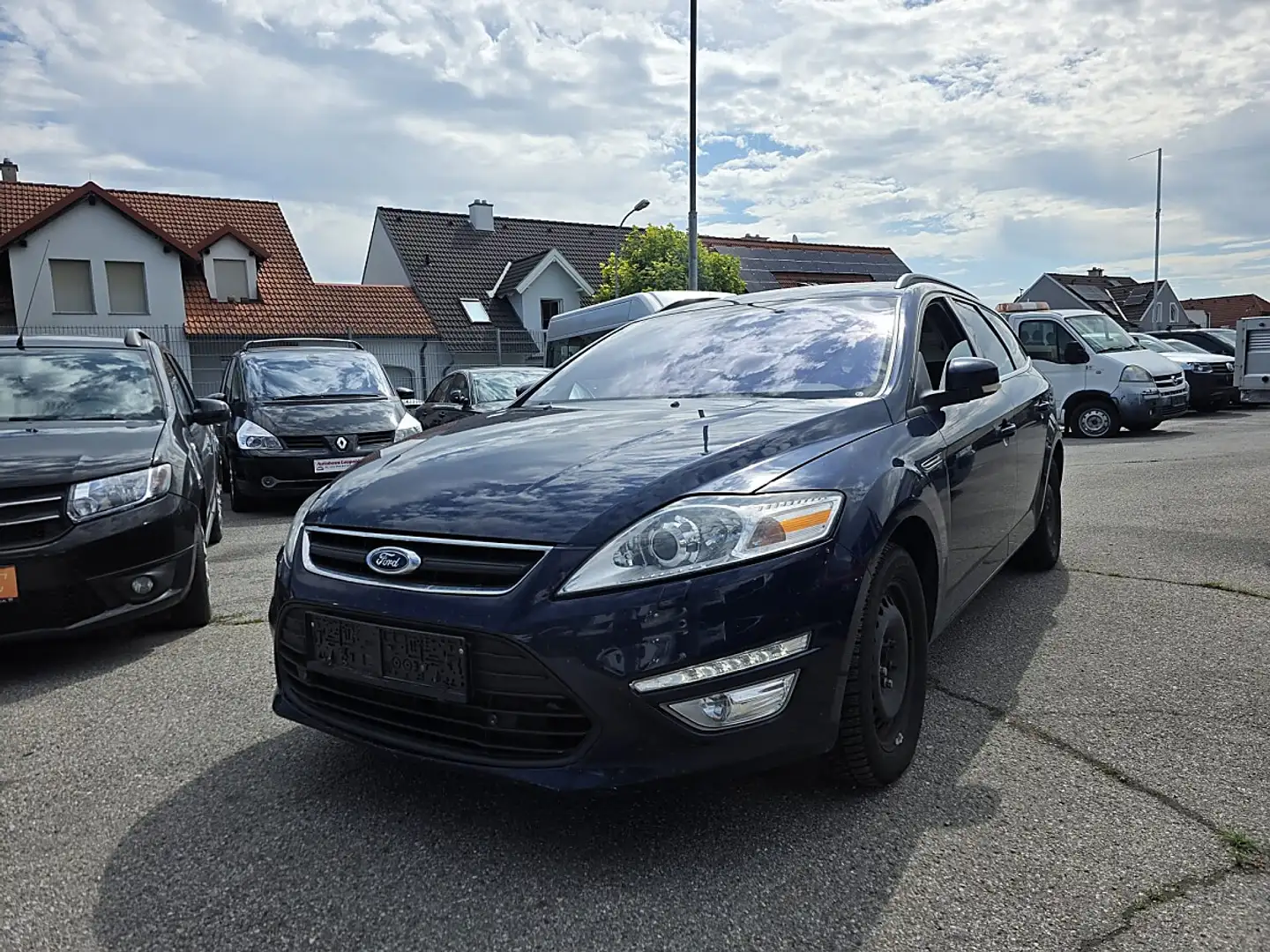 Ford Mondeo Traveller Business Plus 1,6 TDCi Blau - 1