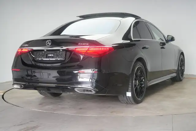 Mercedes-Benz E view 4
