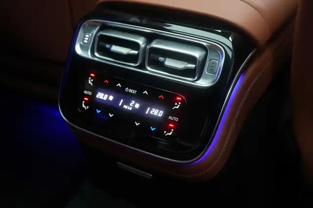 Mercedes-Benz E view 11