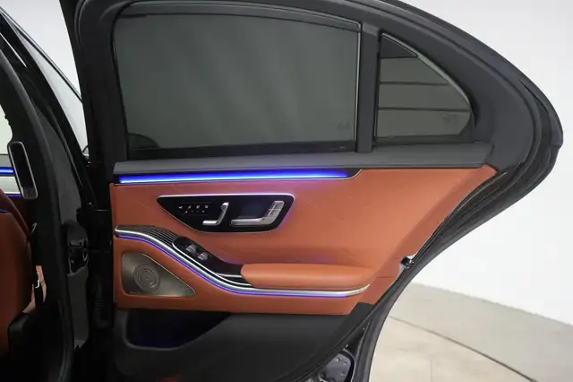 Mercedes-Benz E view 9