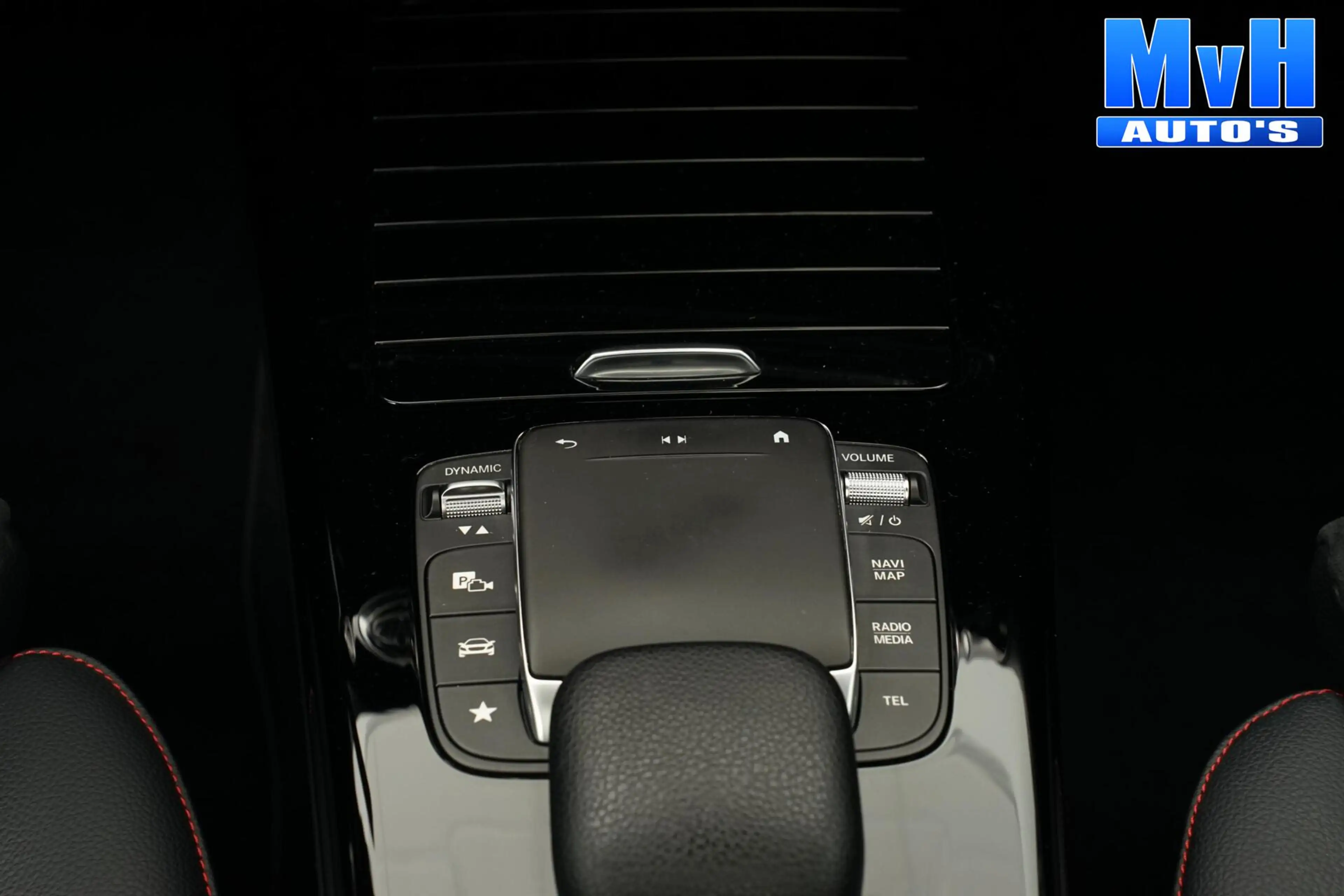 Mercedes-Benz CLA 200 Shooting Brake AMG|PANO|FULL-OPTIONS — photo 14
