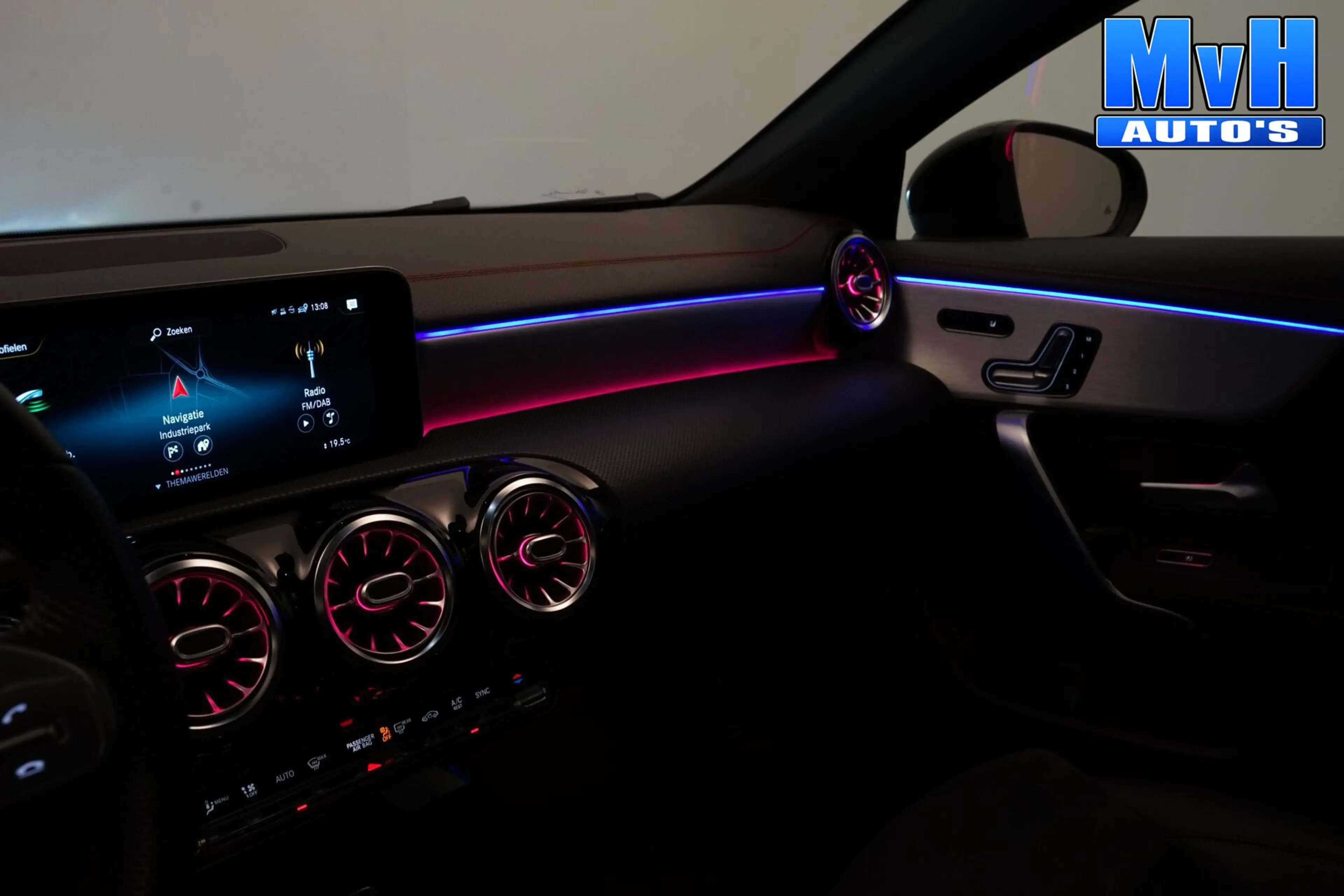 Mercedes-Benz CLA 200 Shooting Brake AMG|PANO|FULL-OPTIONS — photo 15