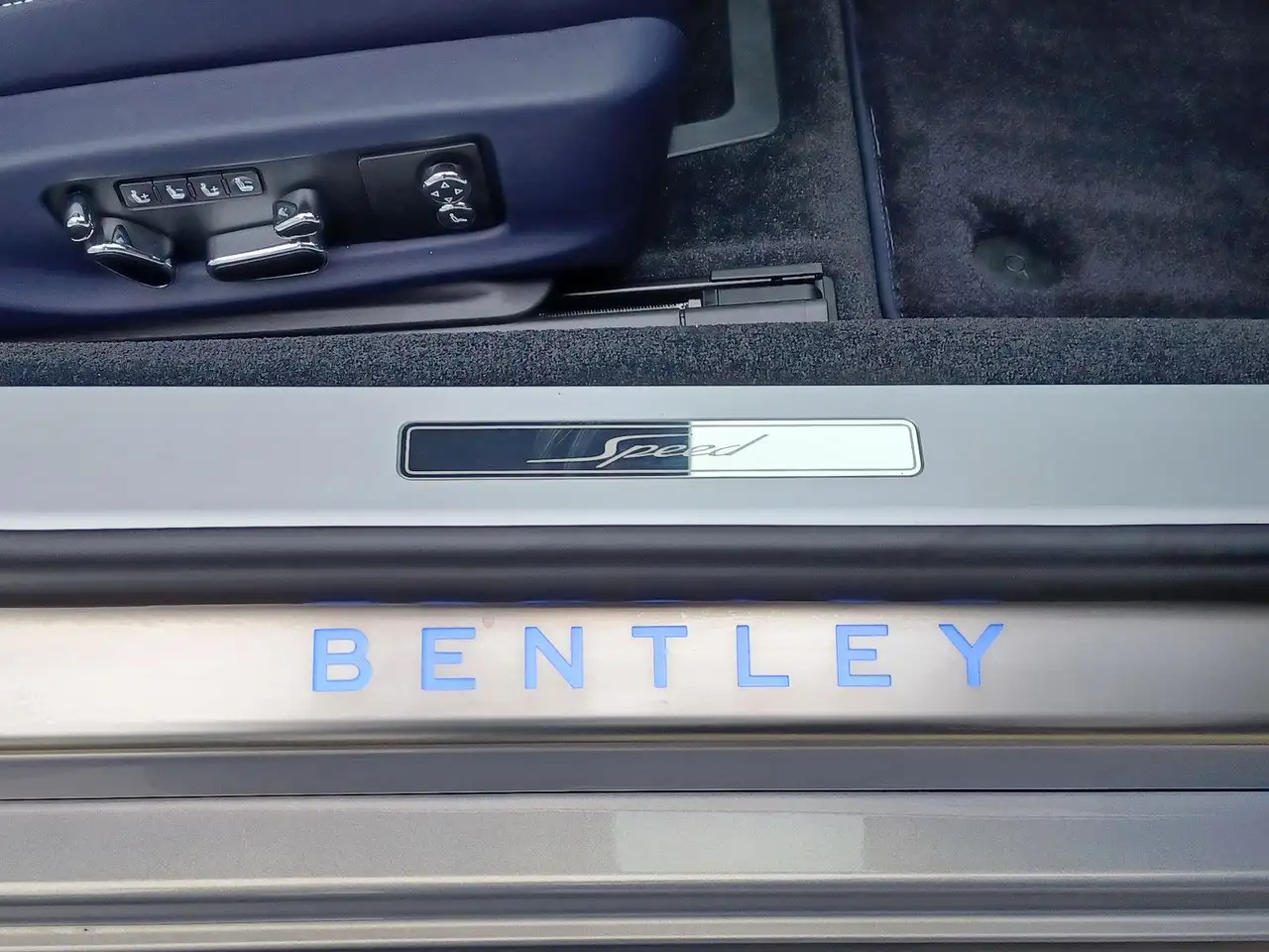 Bentley Continental GT 2023 — фото 11