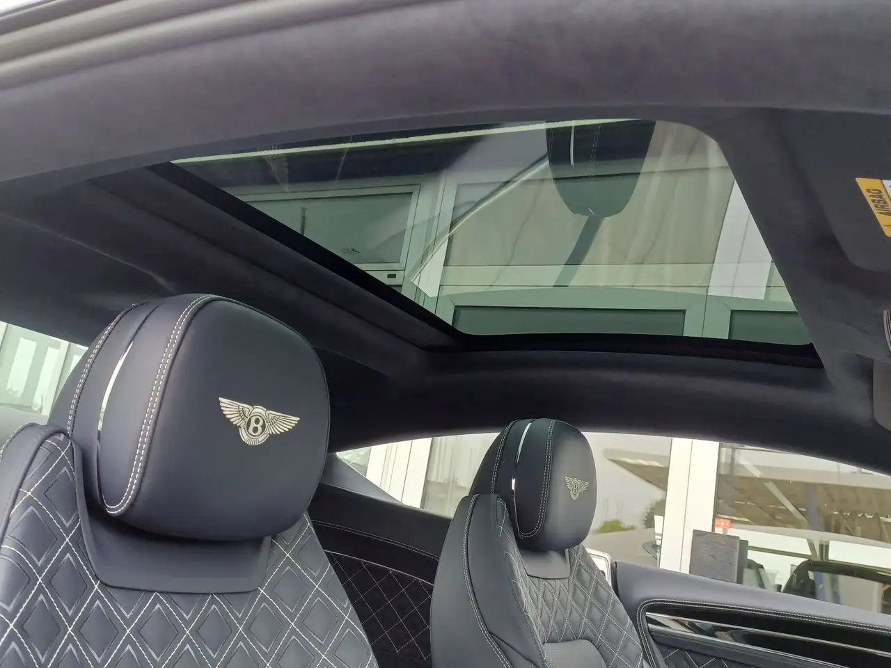 Bentley Continental GT 2023 — фото 13