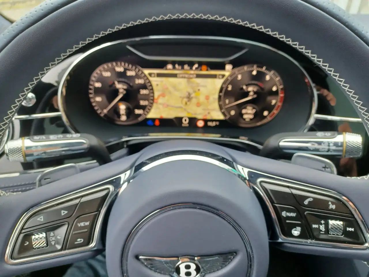Bentley Continental GT 2023 — фото 15