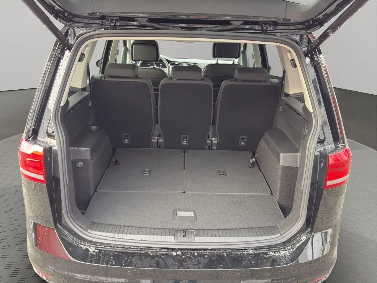 Volkswagen Touran Comfortline 1.5 TSI DSG AHK+ACC+IQ.LIGHT 16