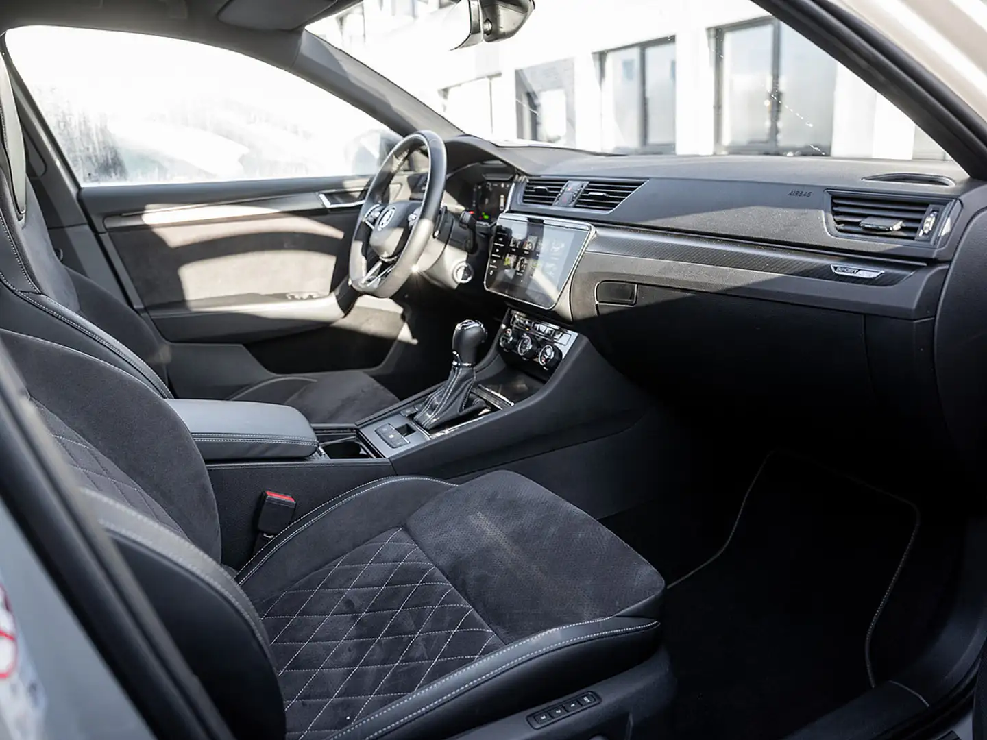 Skoda Superb Combi 1.4 TSI iV Sportline DSG ACC NAV Grau - 2