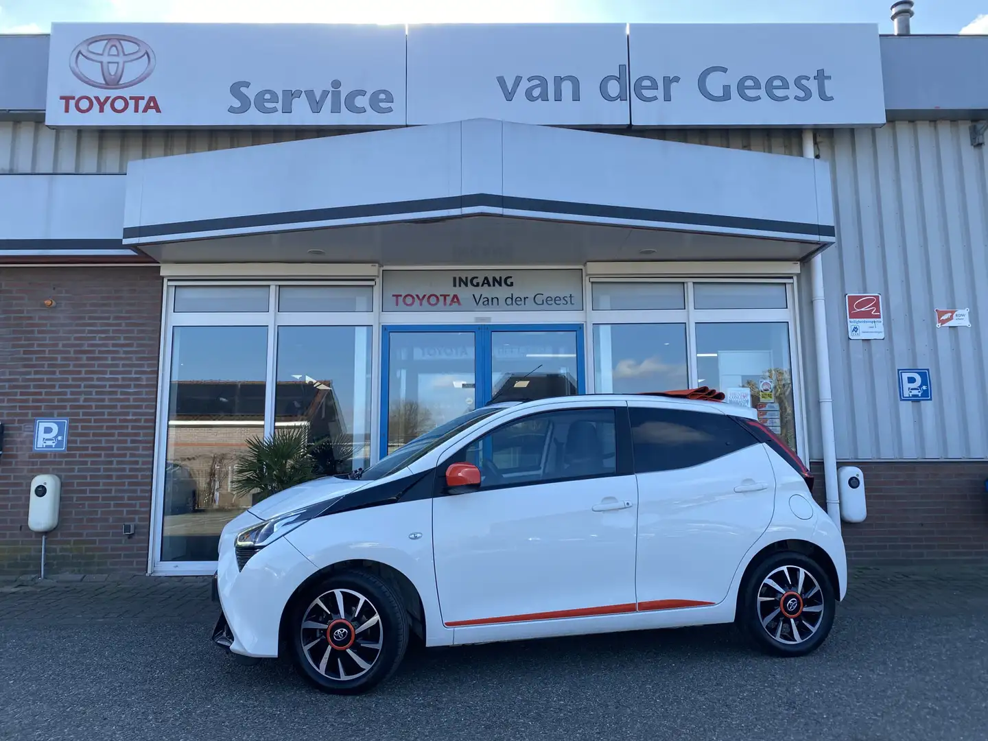 Toyota Aygo 1.0 VVT-i x-cite Wit - 1