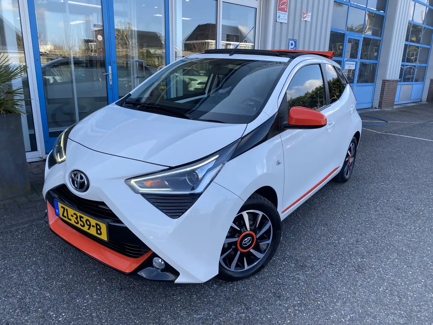 Toyota Aygo 1.0 VVT-i x-cite Wit - 2
