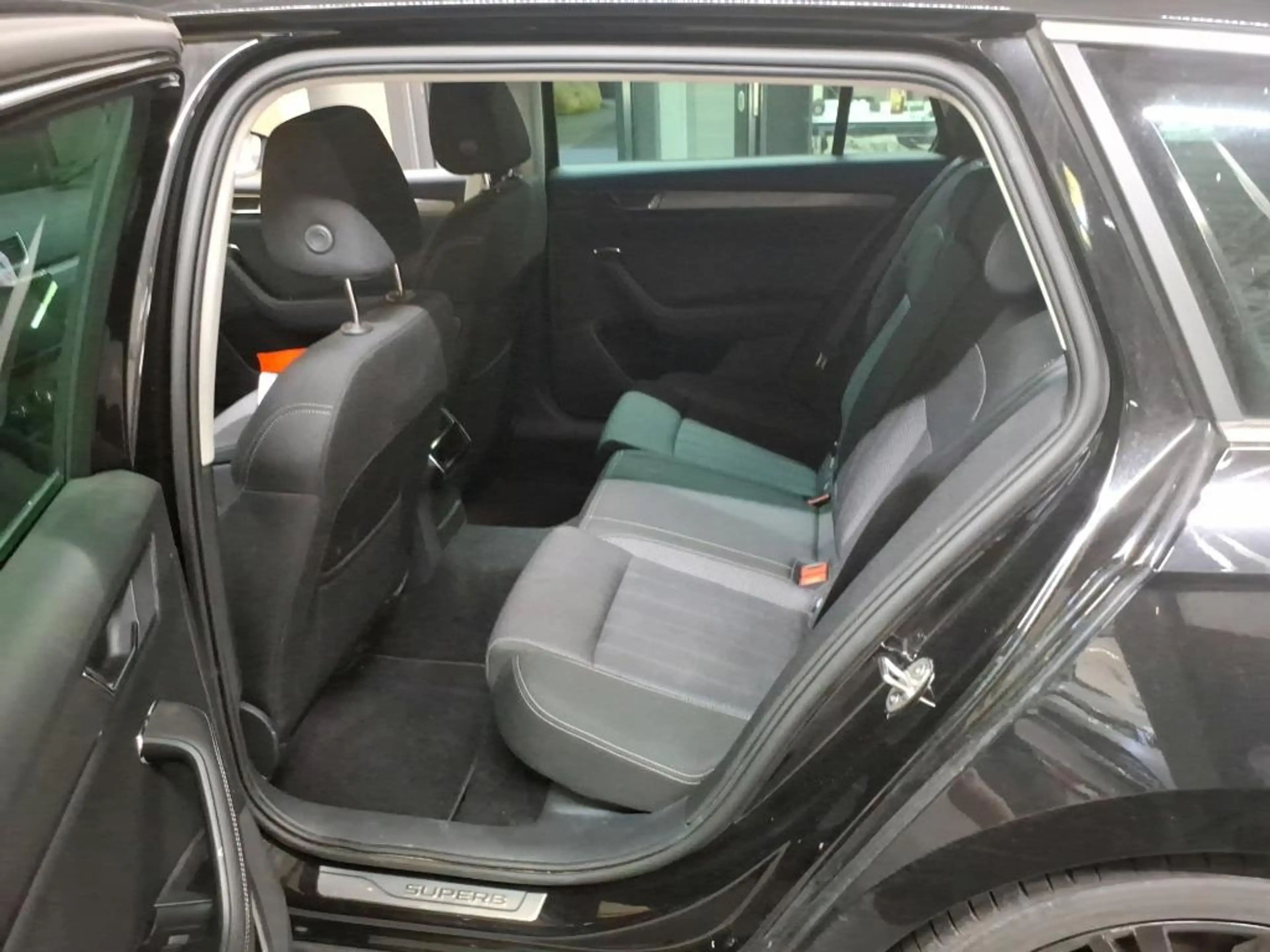 Skoda Superb Combi 2.0 TDI DSG STYLE +AHK +360° +MATRIX +ACC + — photo 6
