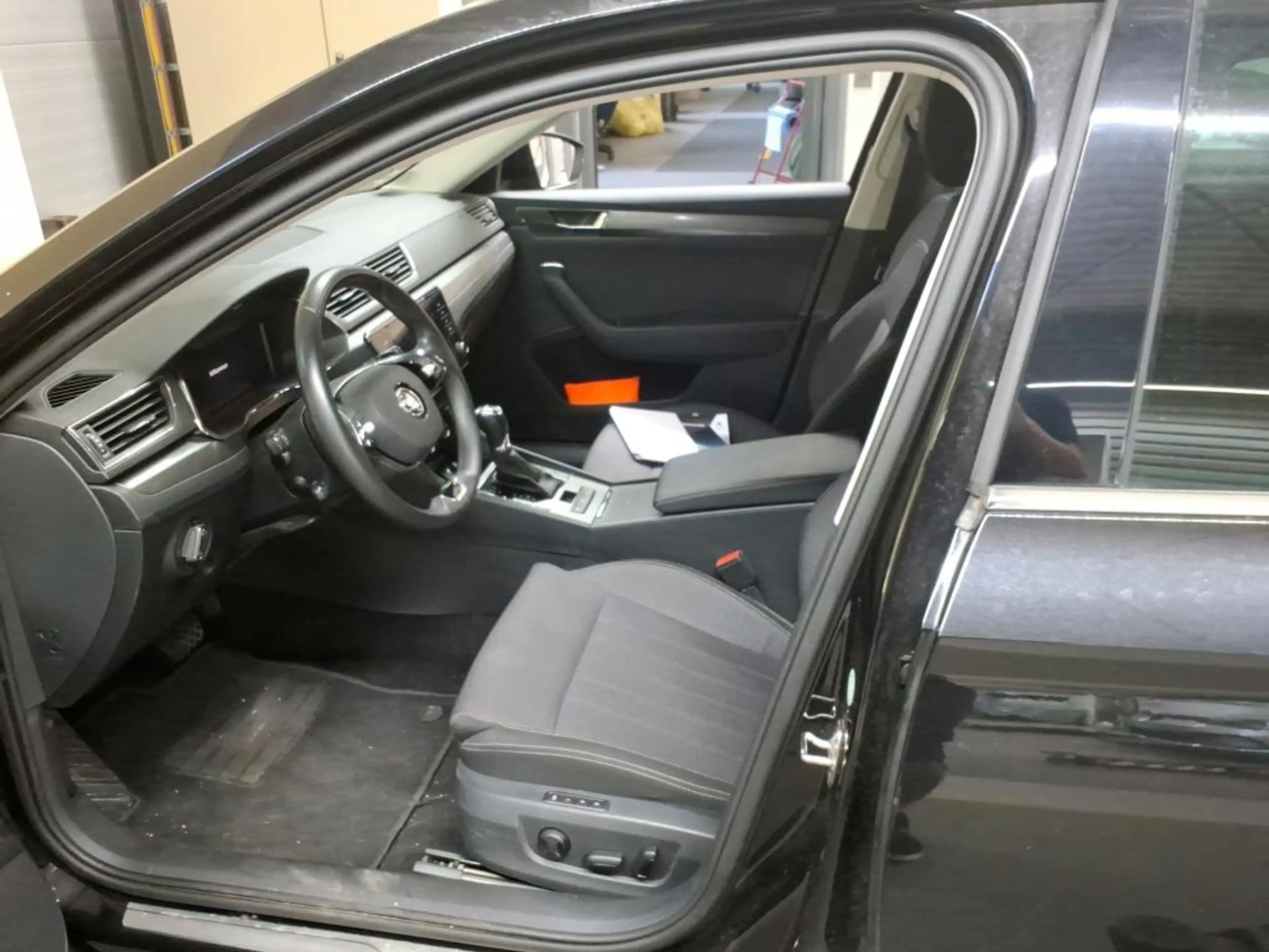 Skoda Superb Combi 2.0 TDI DSG STYLE +AHK +360° +MATRIX +ACC + — photo 5