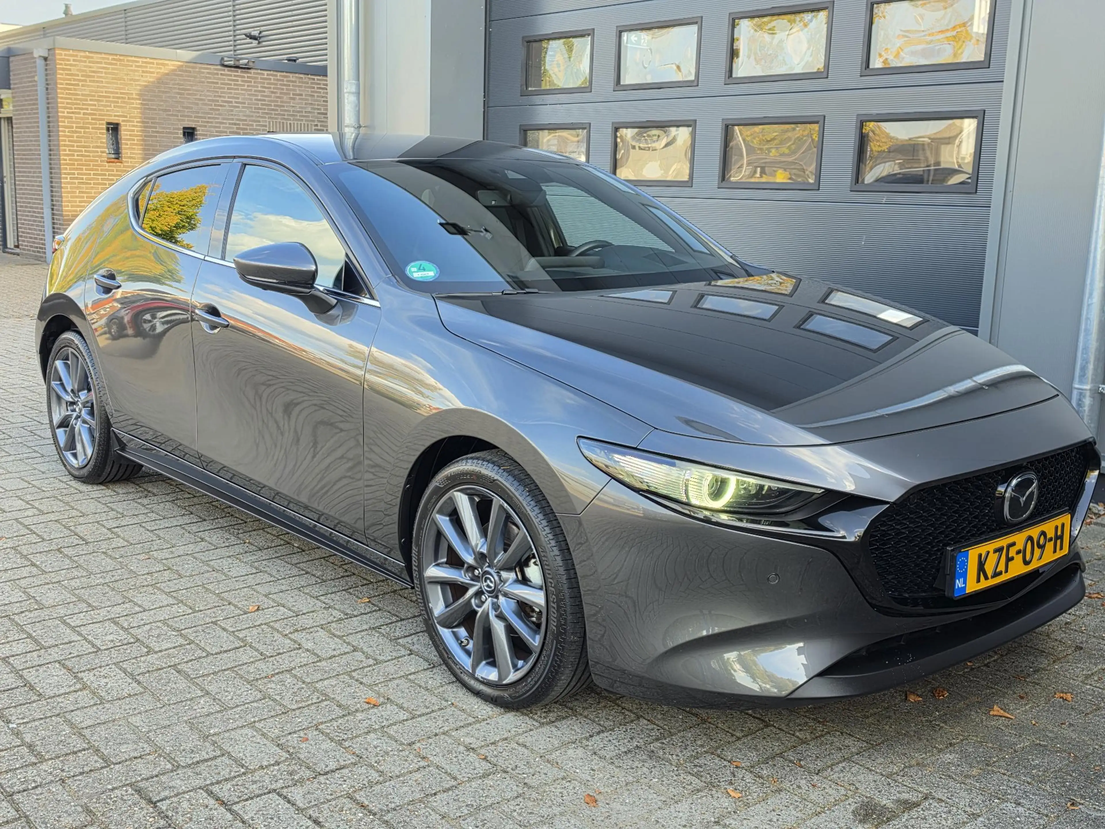 Mazda 3 2.0 e-SkyActiv-G M Hybrid 150 Luxury — photo 11