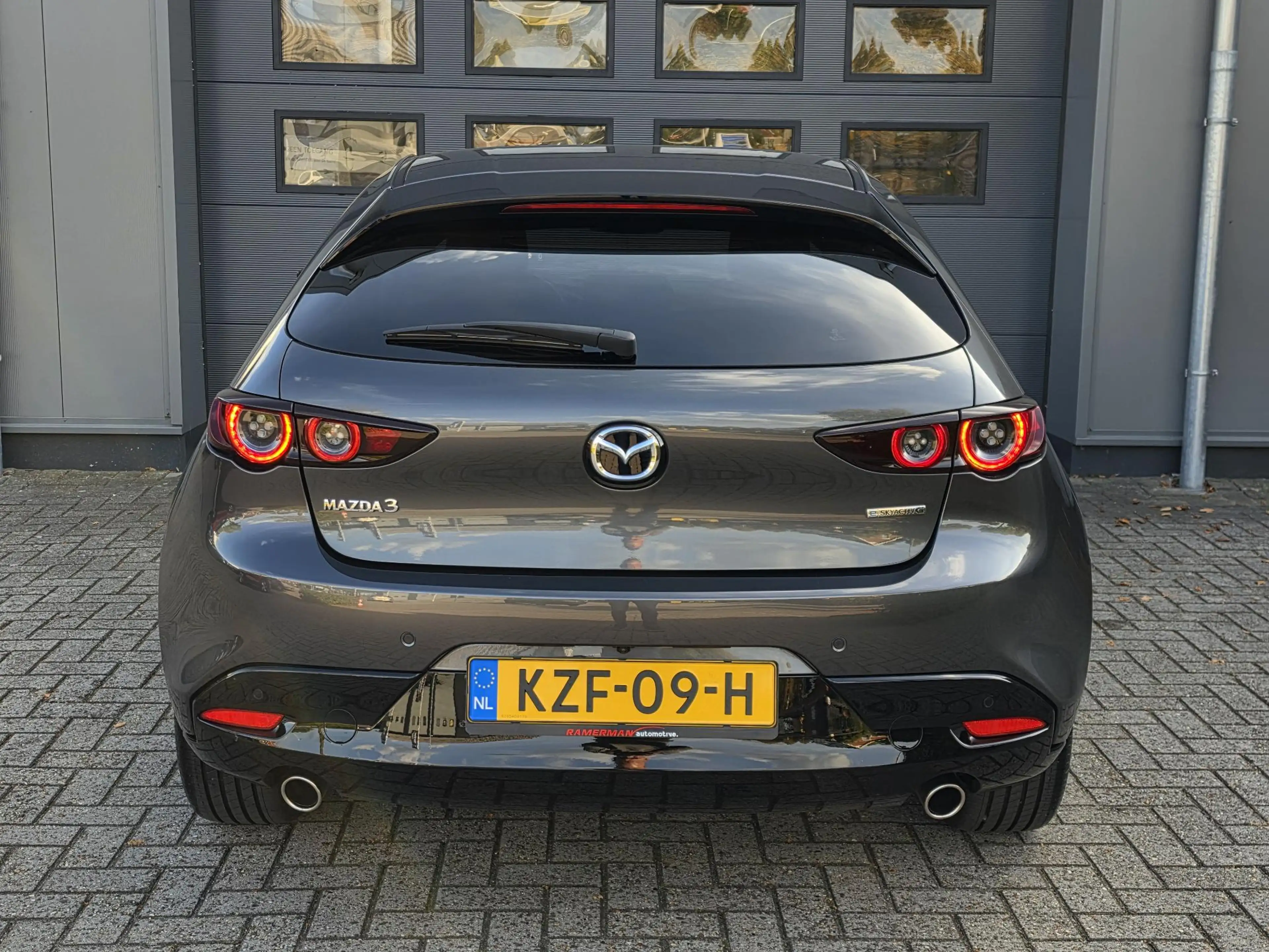 Mazda 3 2.0 e-SkyActiv-G M Hybrid 150 Luxury — photo 17