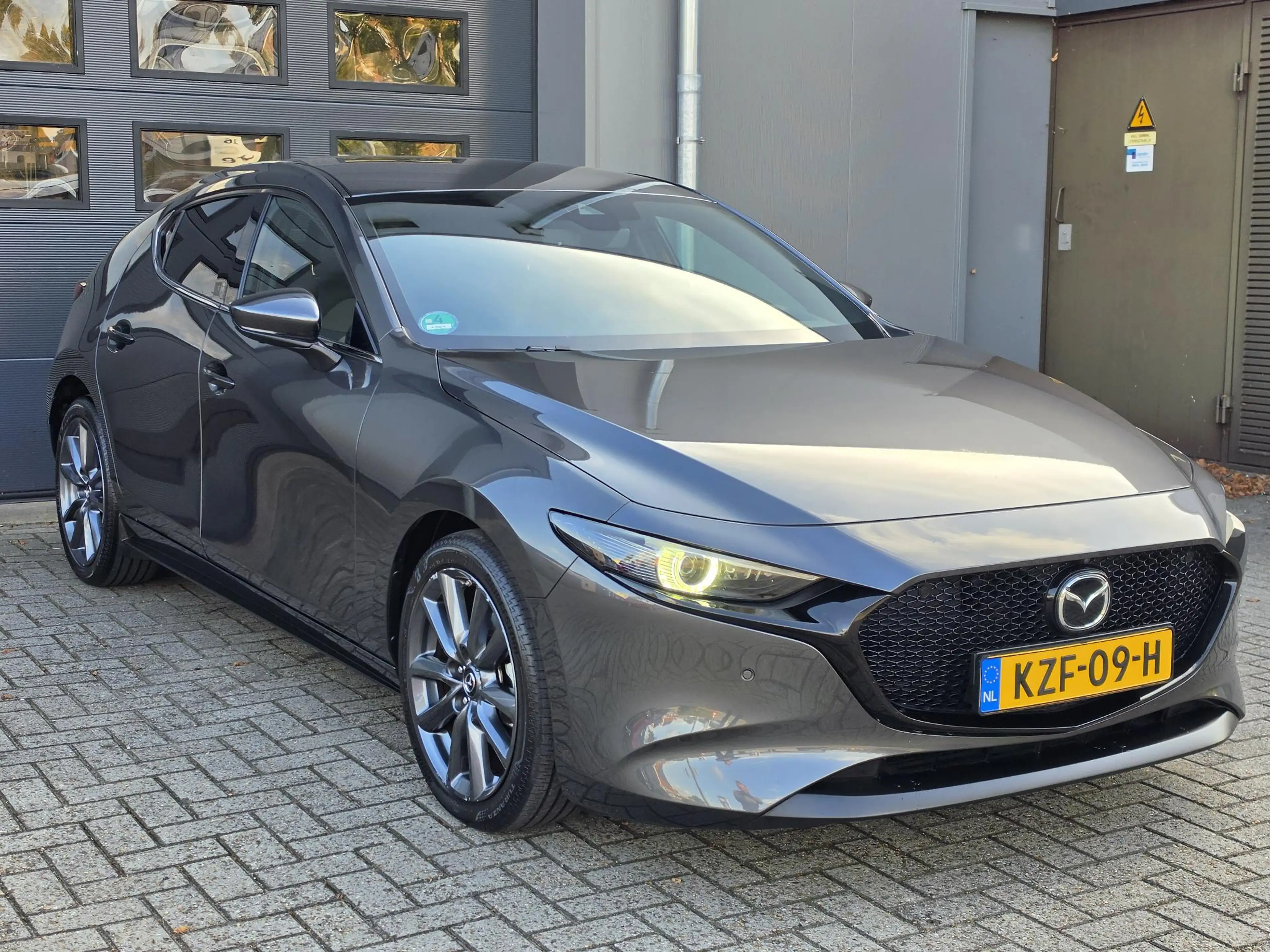 Mazda 3 2.0 e-SkyActiv-G M Hybrid 150 Luxury — photo 31