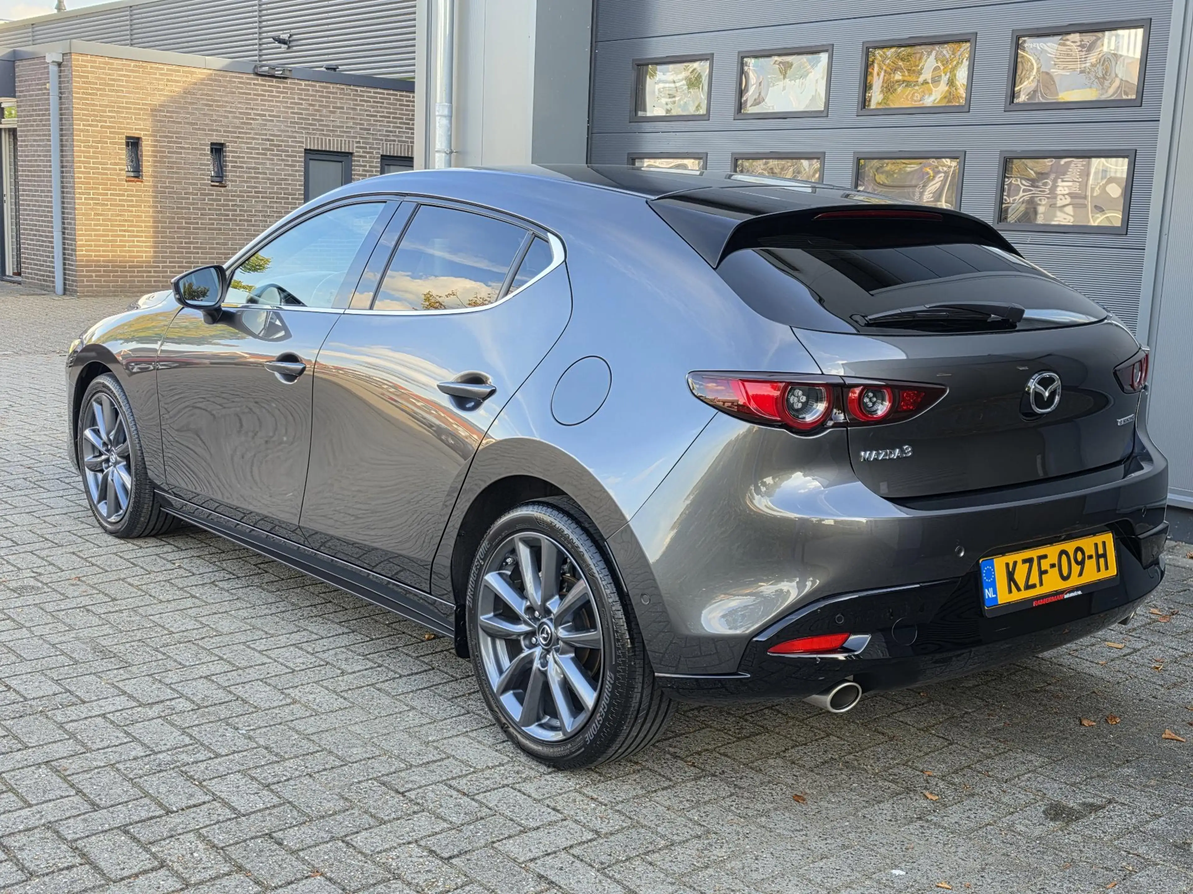 Mazda 3 2.0 e-SkyActiv-G M Hybrid 150 Luxury — photo 37