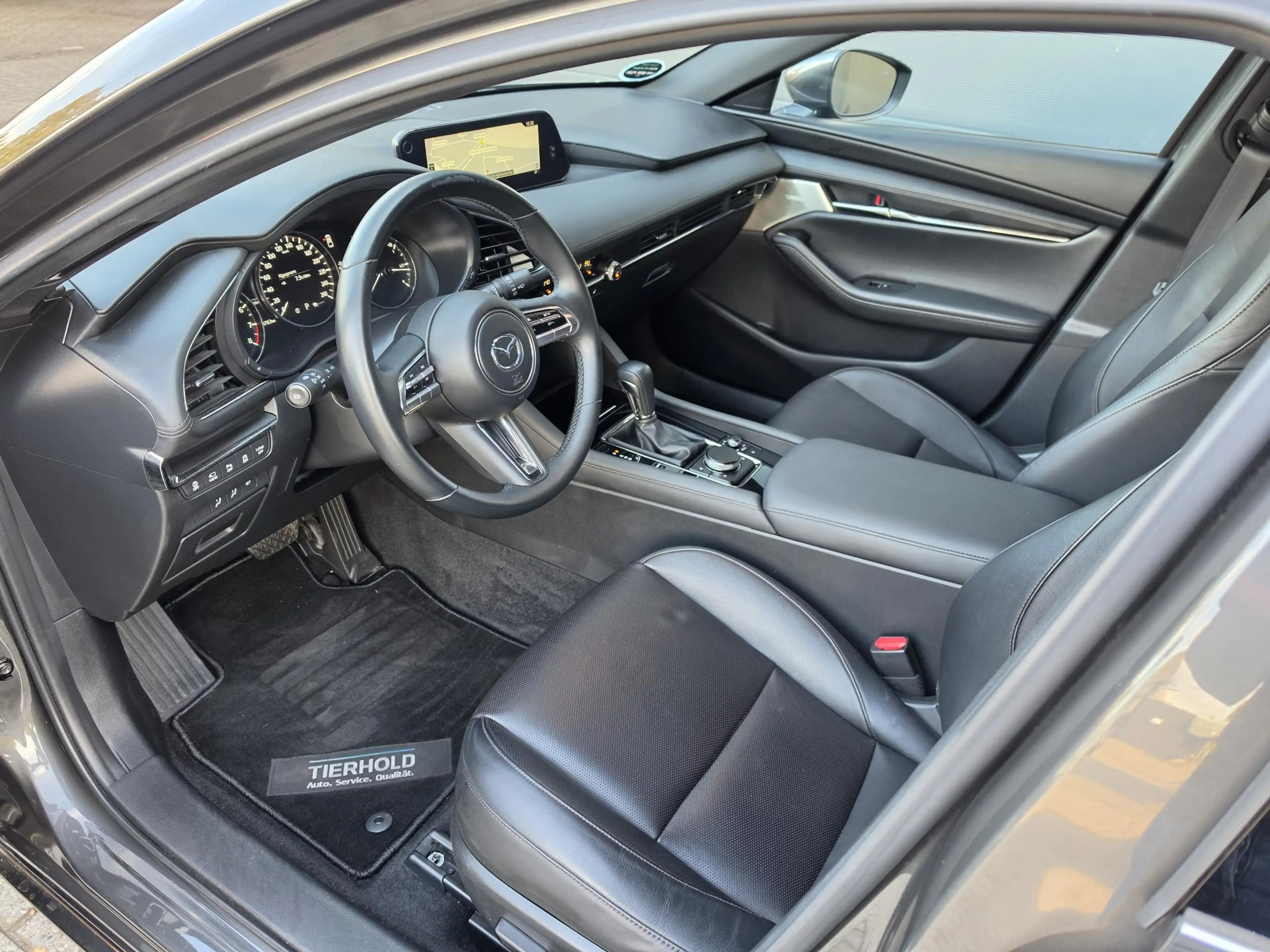 Mazda 3 2.0 e-SkyActiv-G M Hybrid 150 Luxury — photo 4