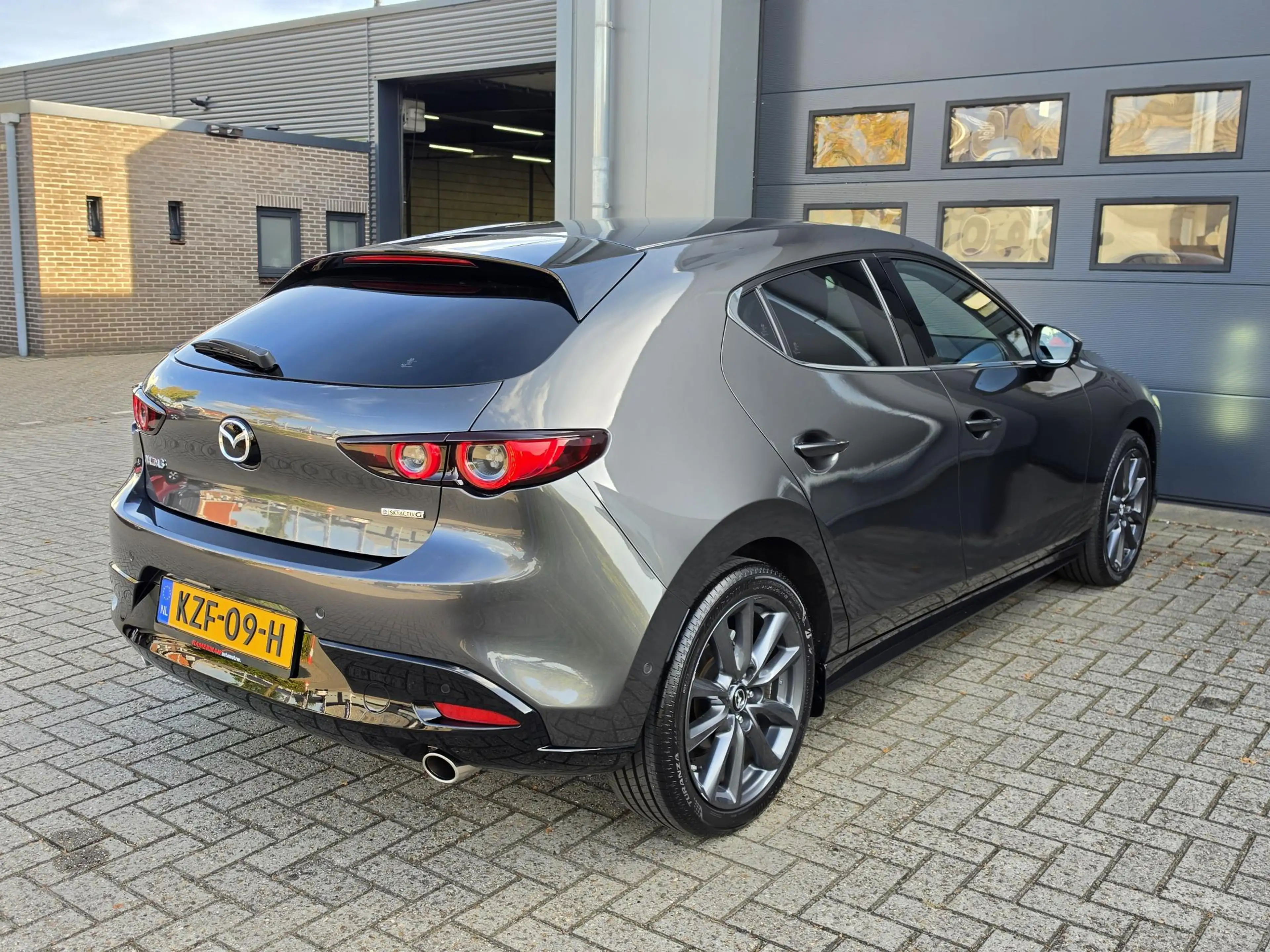 Mazda 3 2.0 e-SkyActiv-G M Hybrid 150 Luxury — photo 14