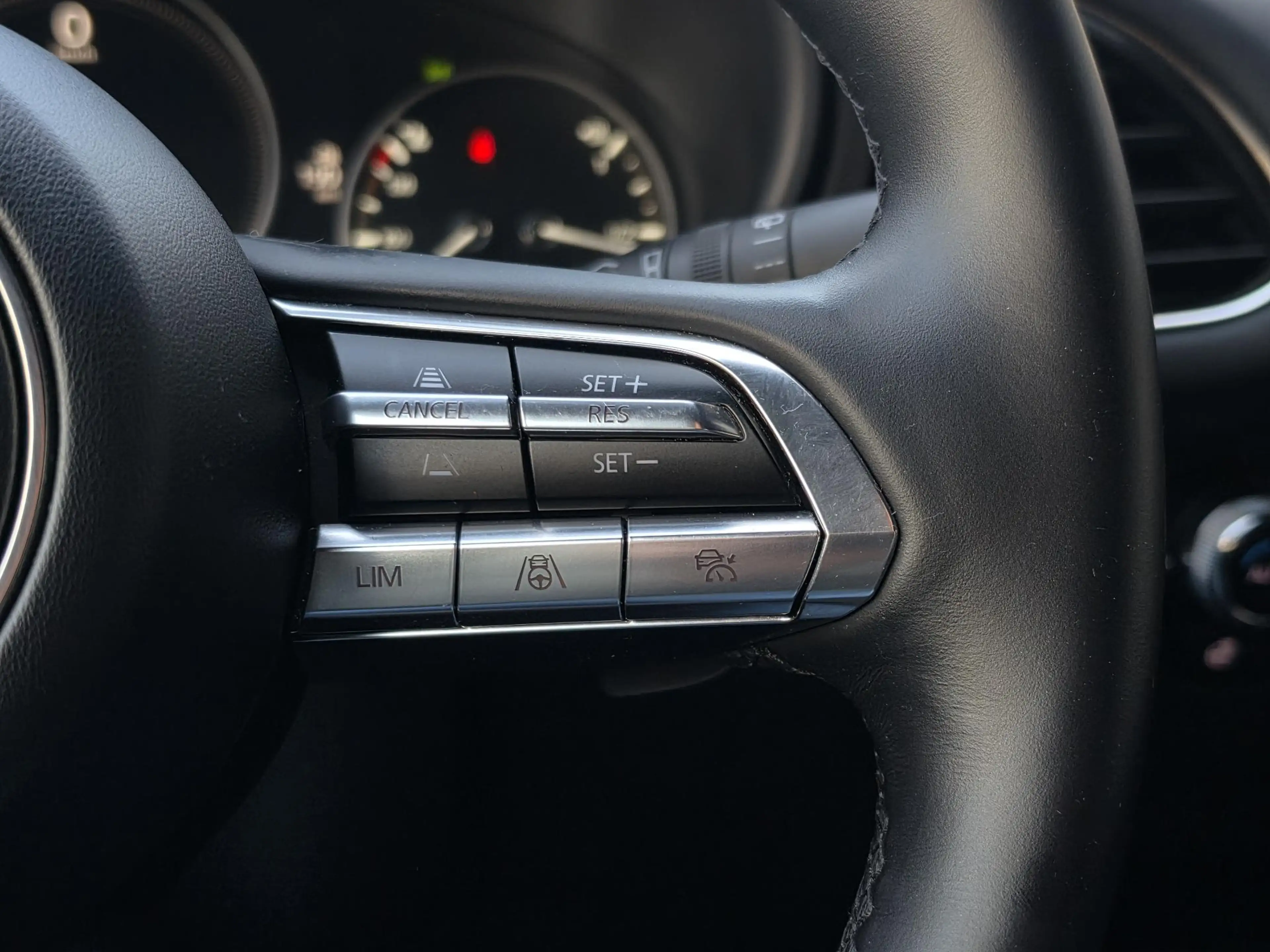 Mazda 3 2.0 e-SkyActiv-G M Hybrid 150 Luxury — photo 24