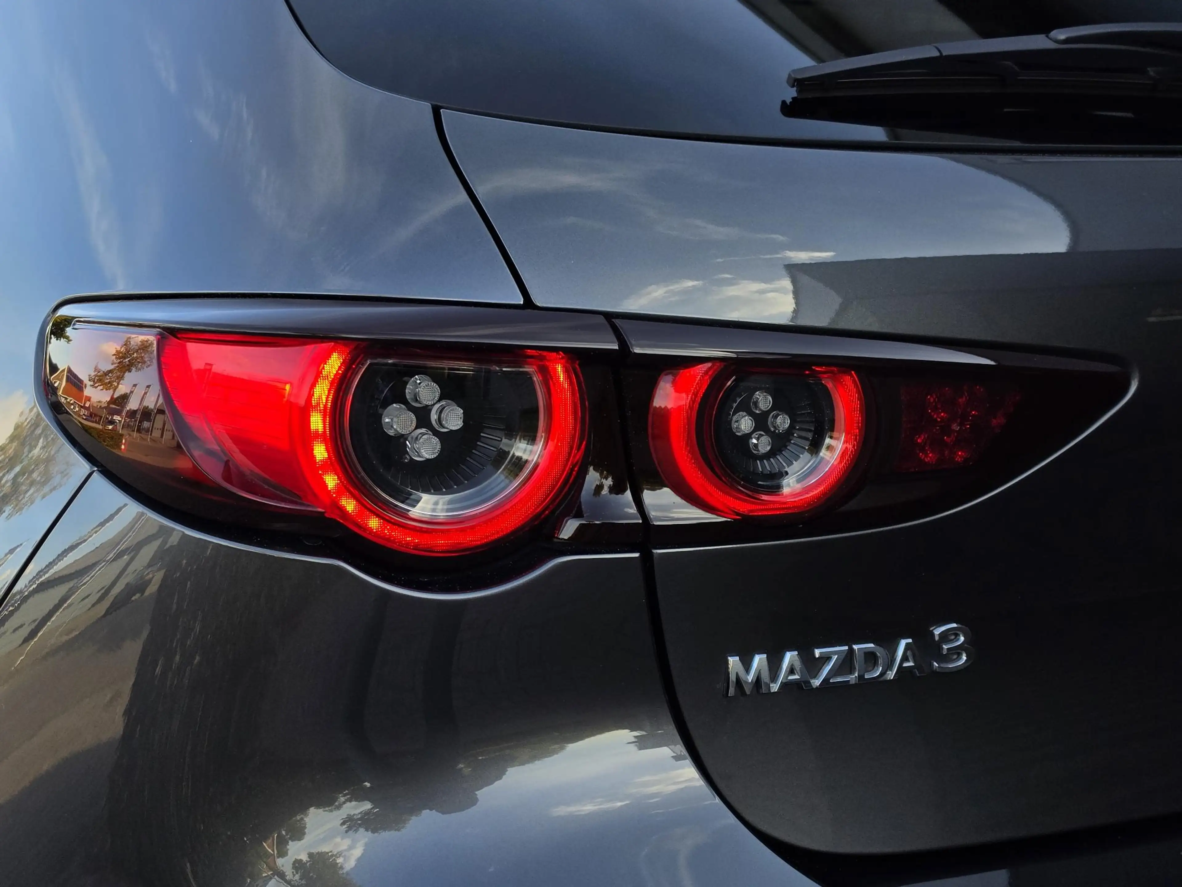 Mazda 3 2.0 e-SkyActiv-G M Hybrid 150 Luxury — photo 35