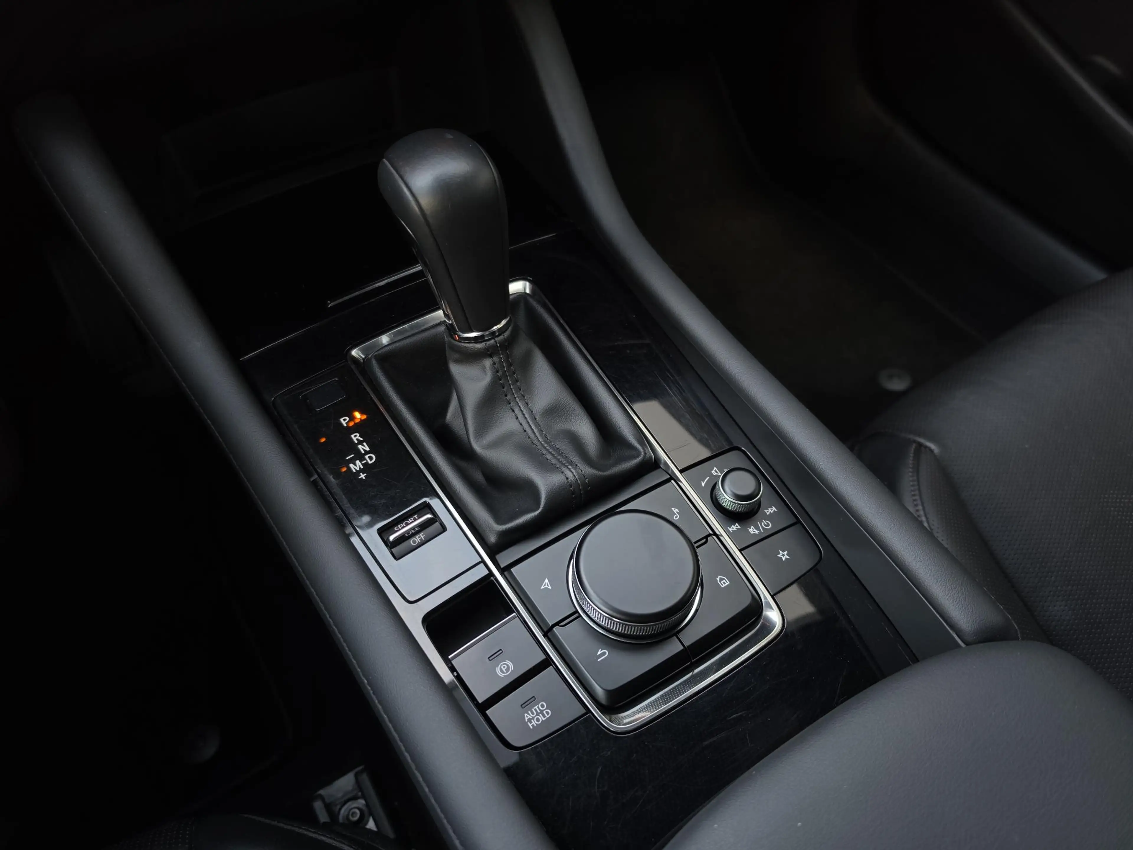 Mazda 3 2.0 e-SkyActiv-G M Hybrid 150 Luxury — photo 19