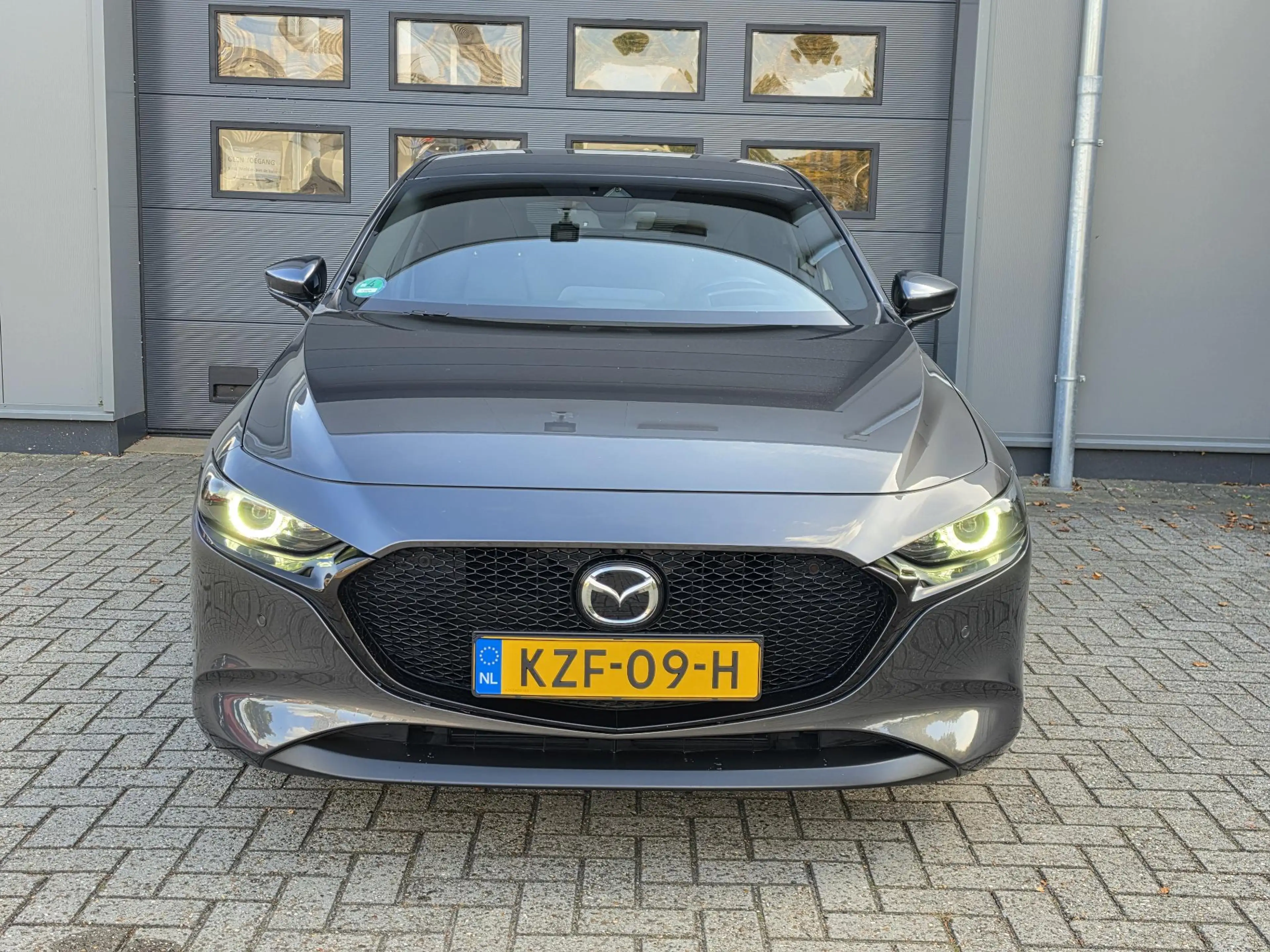 Mazda 3 2.0 e-SkyActiv-G M Hybrid 150 Luxury — photo 16
