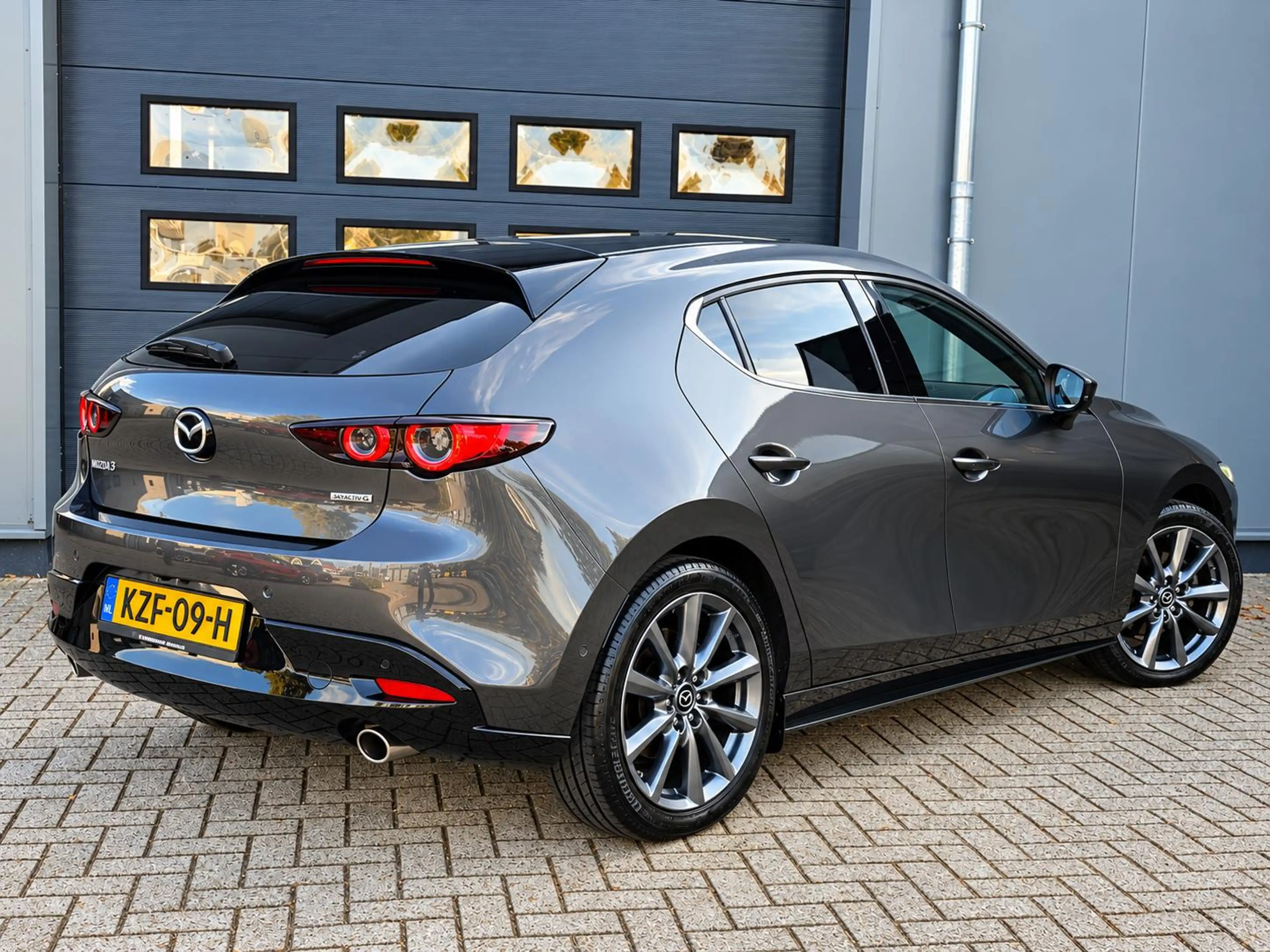 Mazda 3 2.0 e-SkyActiv-G M Hybrid 150 Luxury — photo 3