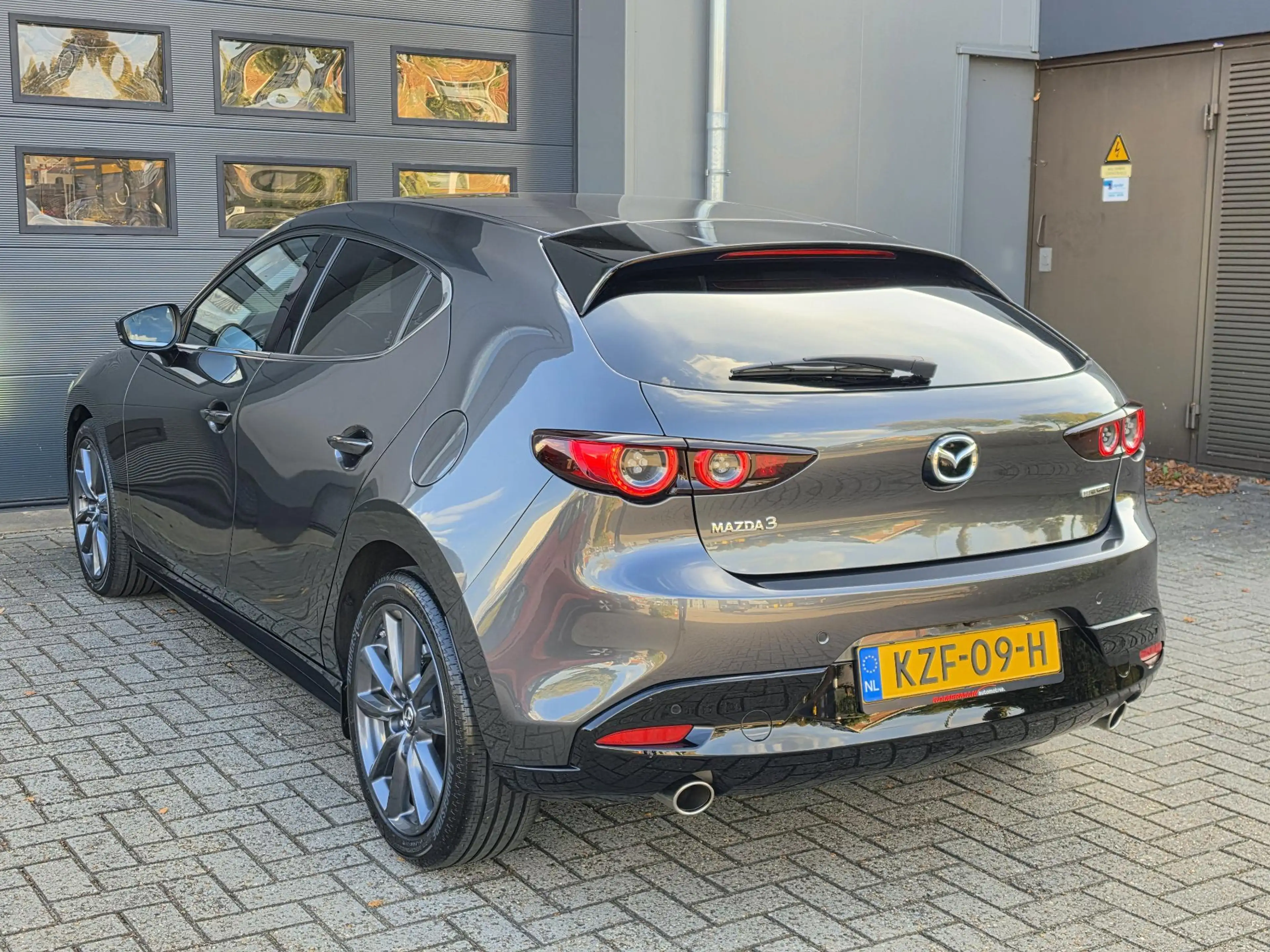 Mazda 3 2.0 e-SkyActiv-G M Hybrid 150 Luxury — photo 15