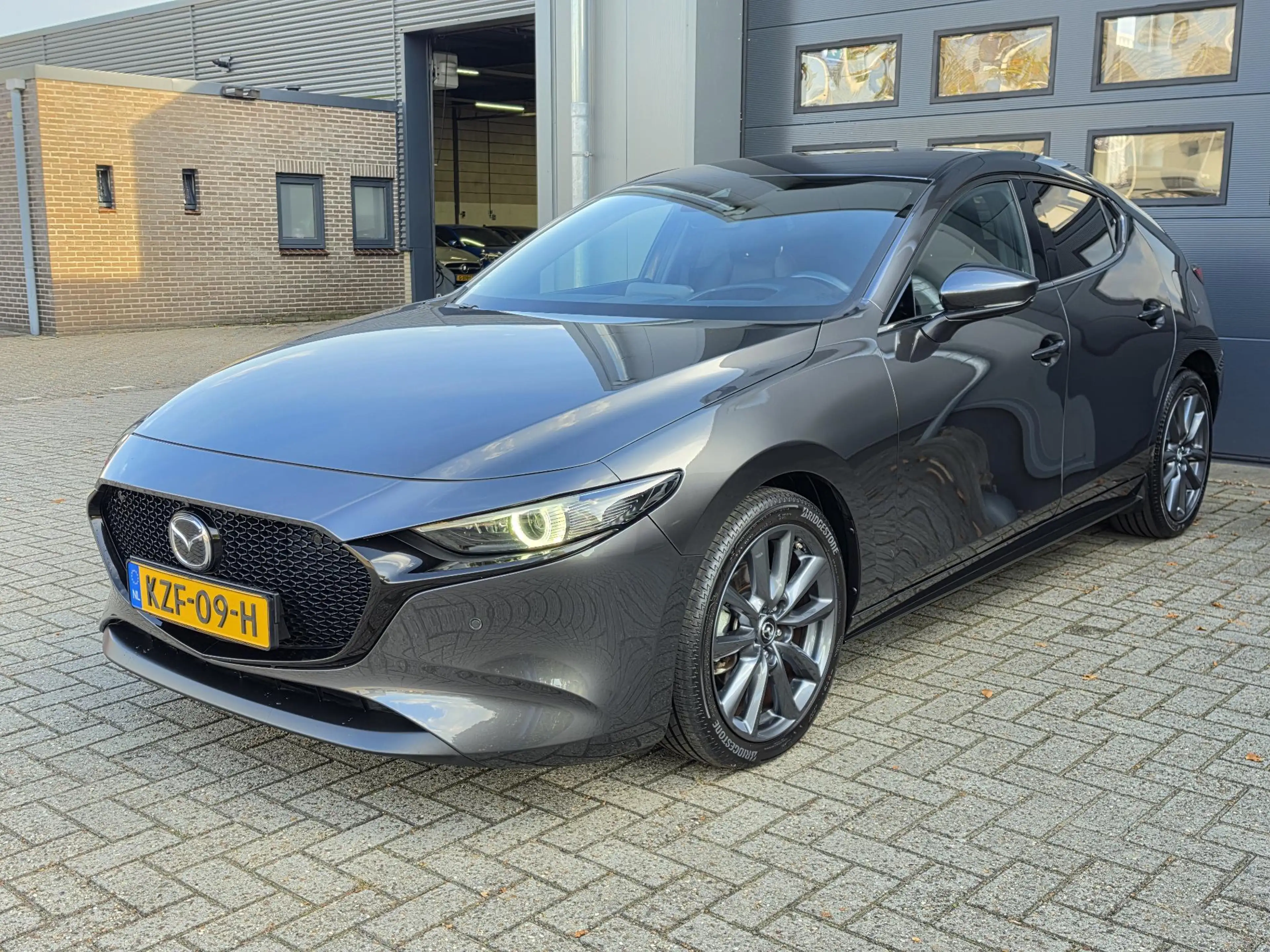 Mazda 3 2.0 e-SkyActiv-G M Hybrid 150 Luxury — photo 32
