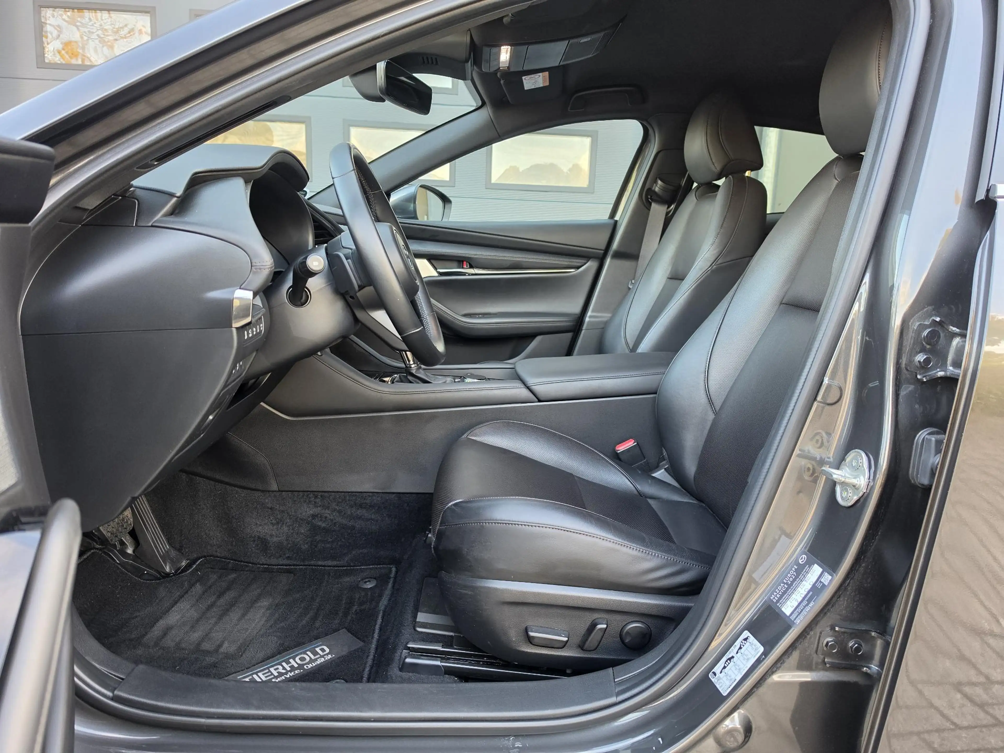 Mazda 3 2.0 e-SkyActiv-G M Hybrid 150 Luxury — photo 5
