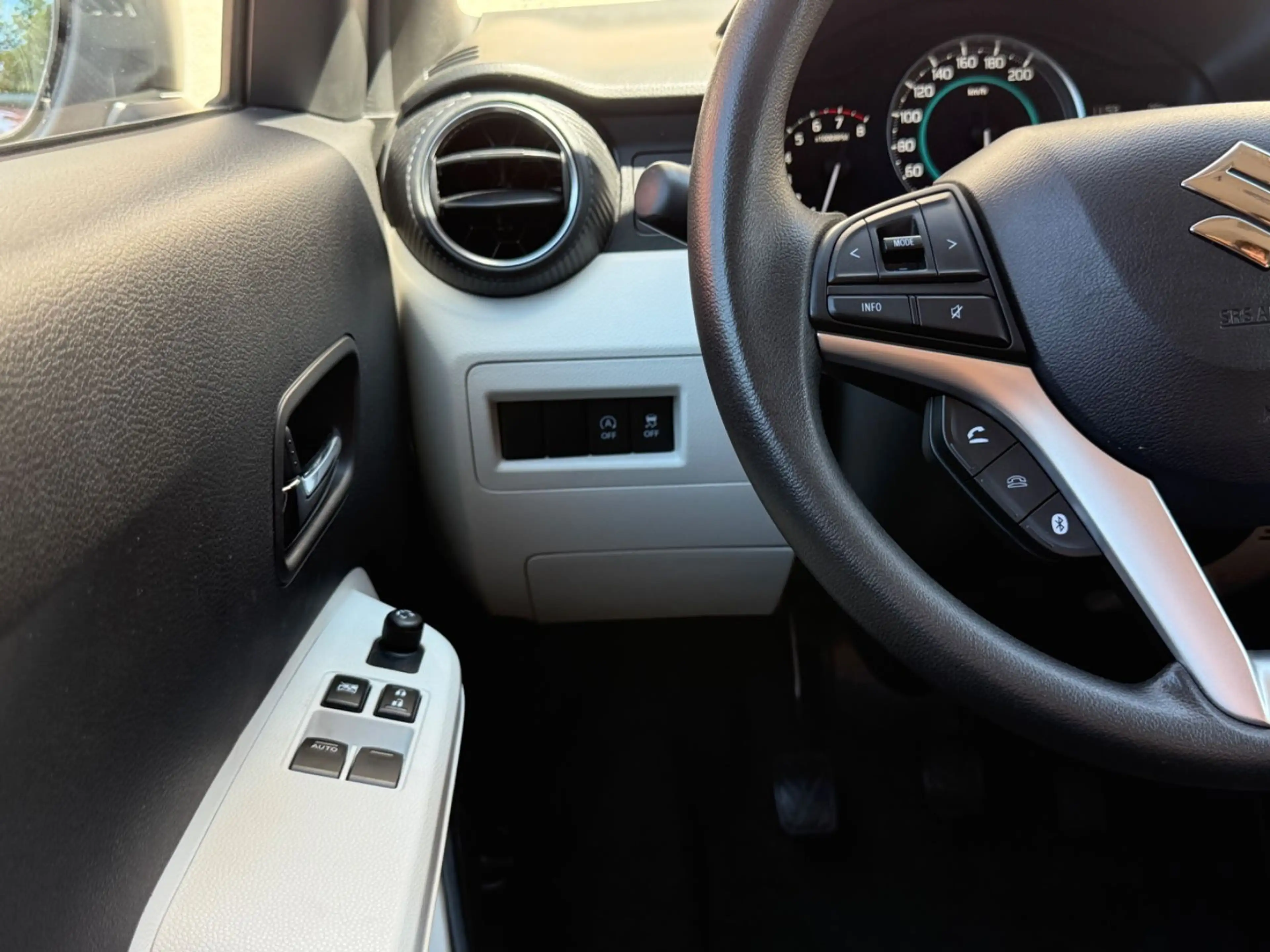 Suzuki Ignis Mod.20 4x4 erst 17Tkm LED  RFK NAVI AHK — photo 12