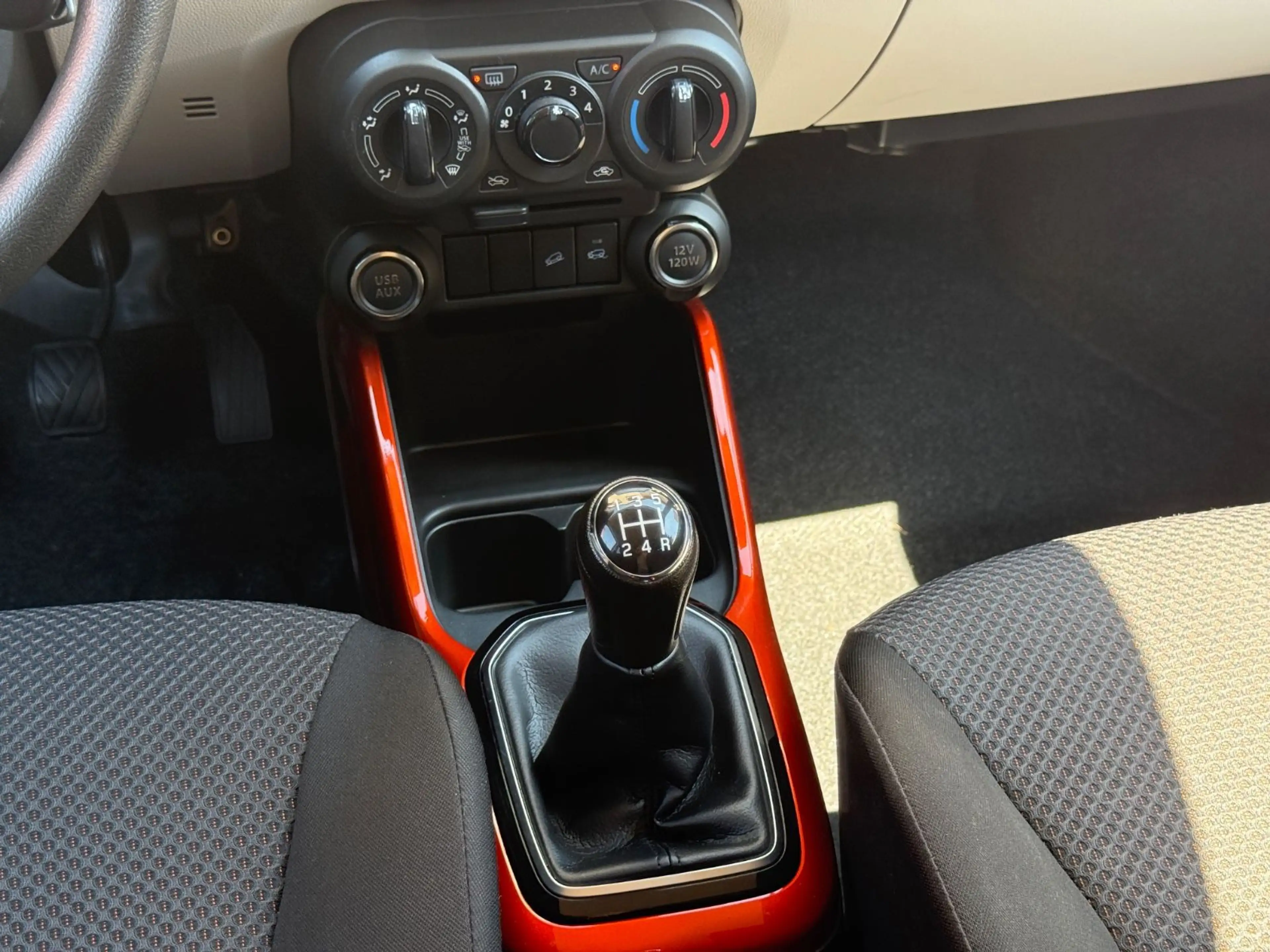Suzuki Ignis Mod.20 4x4 erst 17Tkm LED  RFK NAVI AHK — photo 14