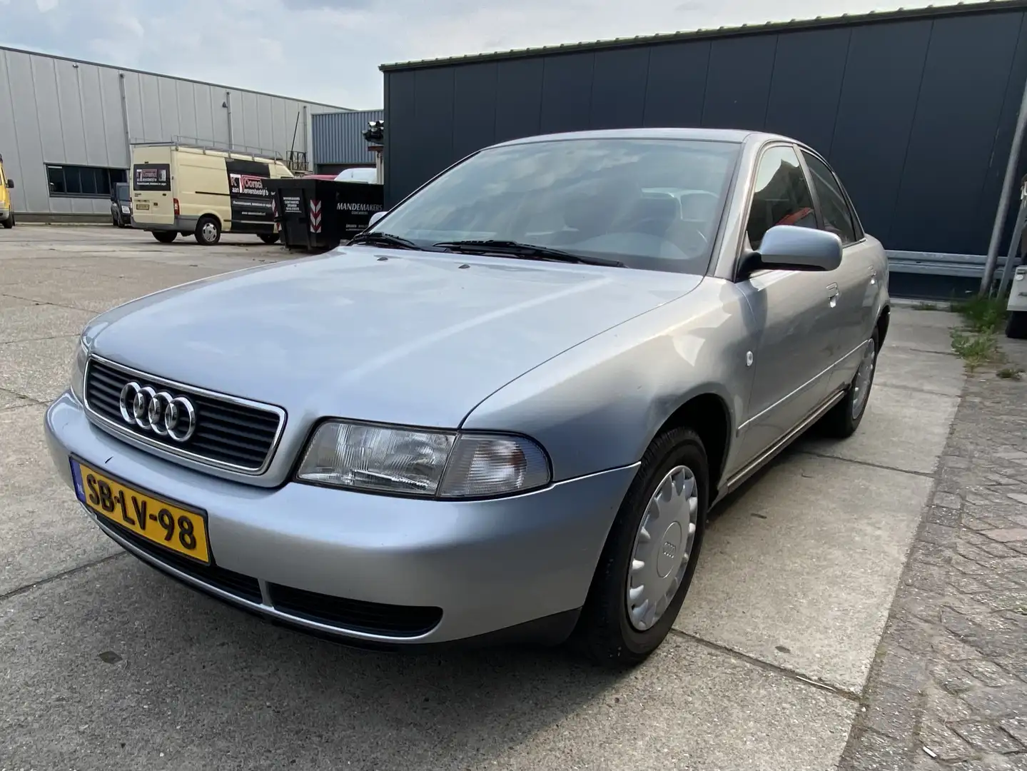 Audi A4 multiriem geknapt - 1