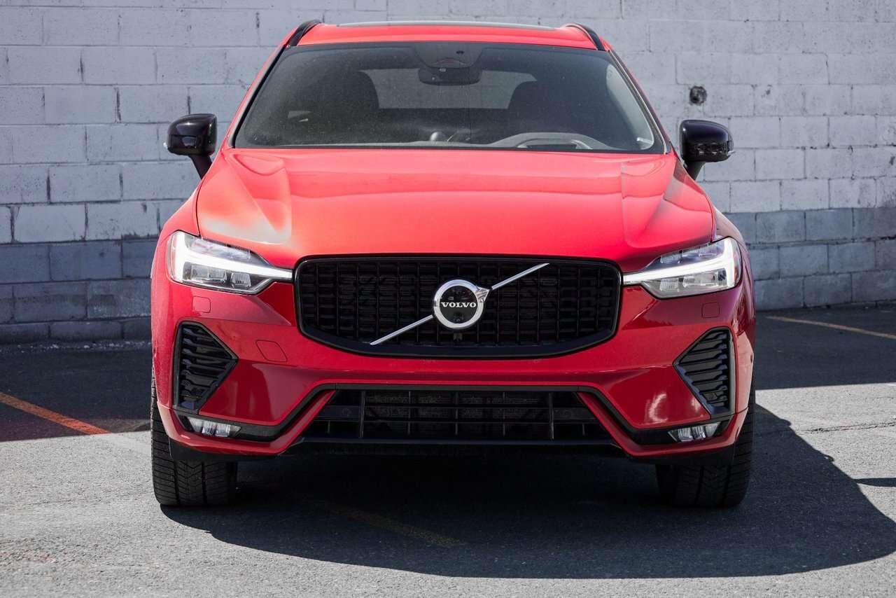 2022 Volvo XC60 R-Design alt 5
