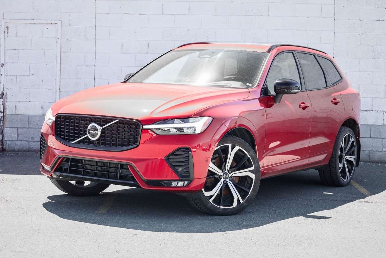 2022 Volvo XC60 R-Design alt 3