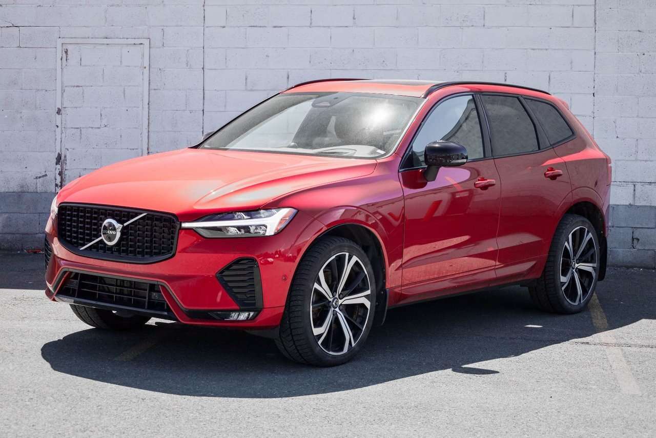 2022 Volvo XC60 R-Design thumb 6