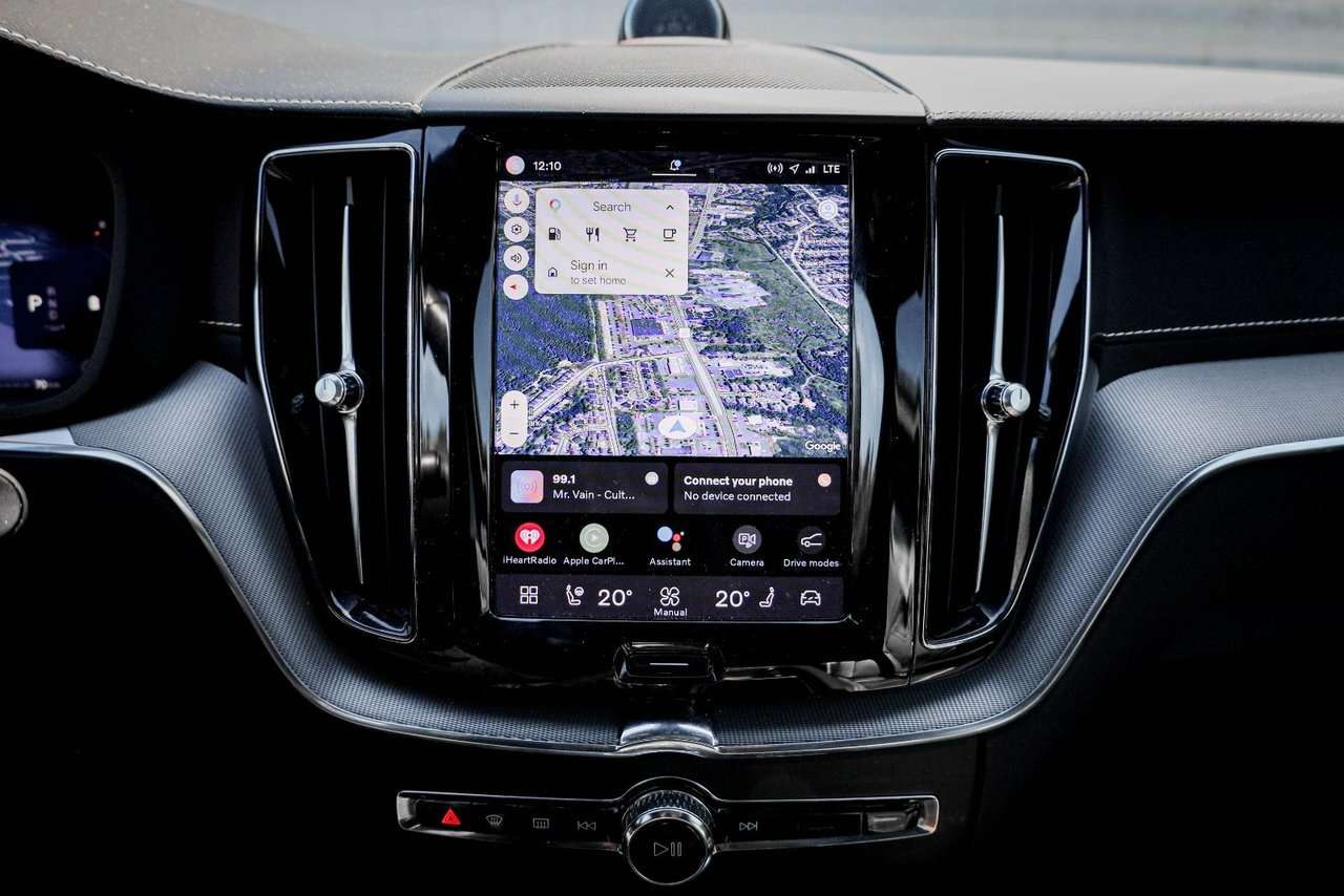 2022 Volvo XC60 R-Design thumb 14