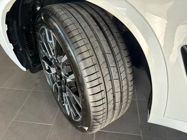 BMW X5 view 3