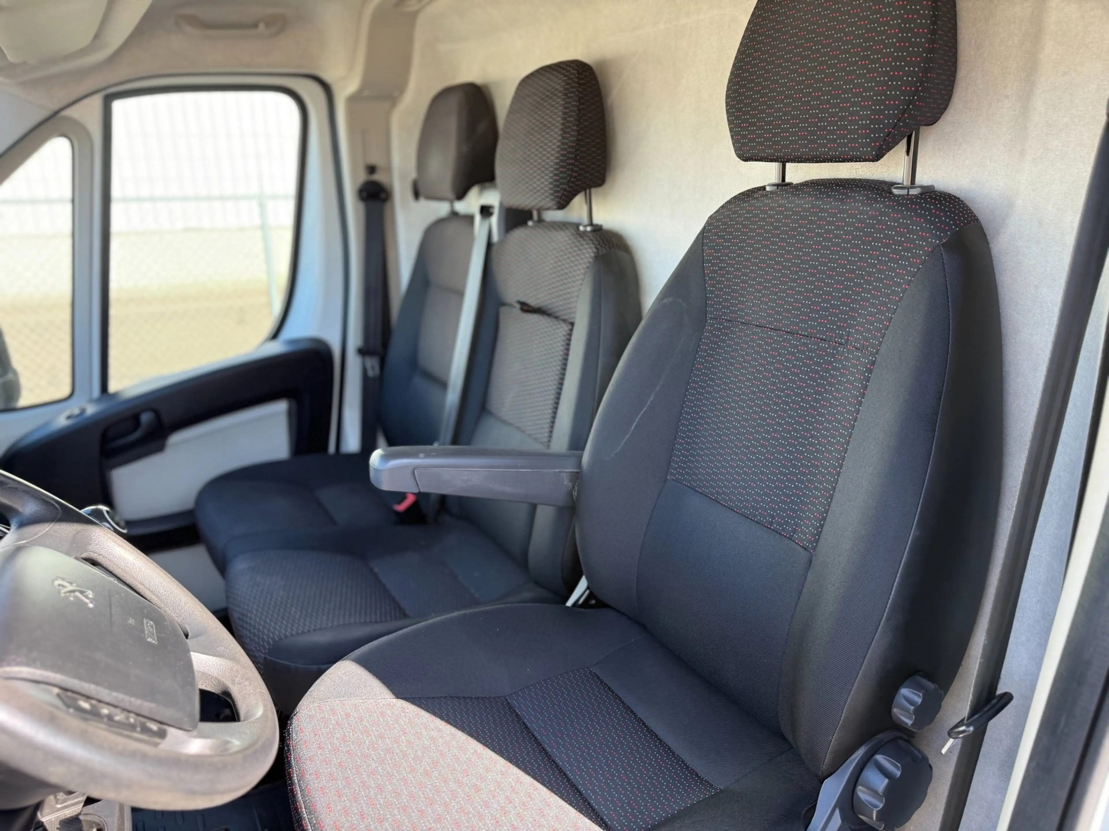 Peugeot Boxer 330 2.0 BlueHDI L2H1 Pro BTW Airco Navi Cruise Cam — photo 11
