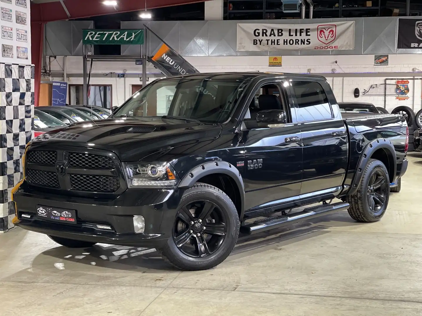Dodge RAM SPORT+CREW+UNFALLFREI+D.FHZ+PRINS+RAMBOX+AHK+SHZ Černá - 1