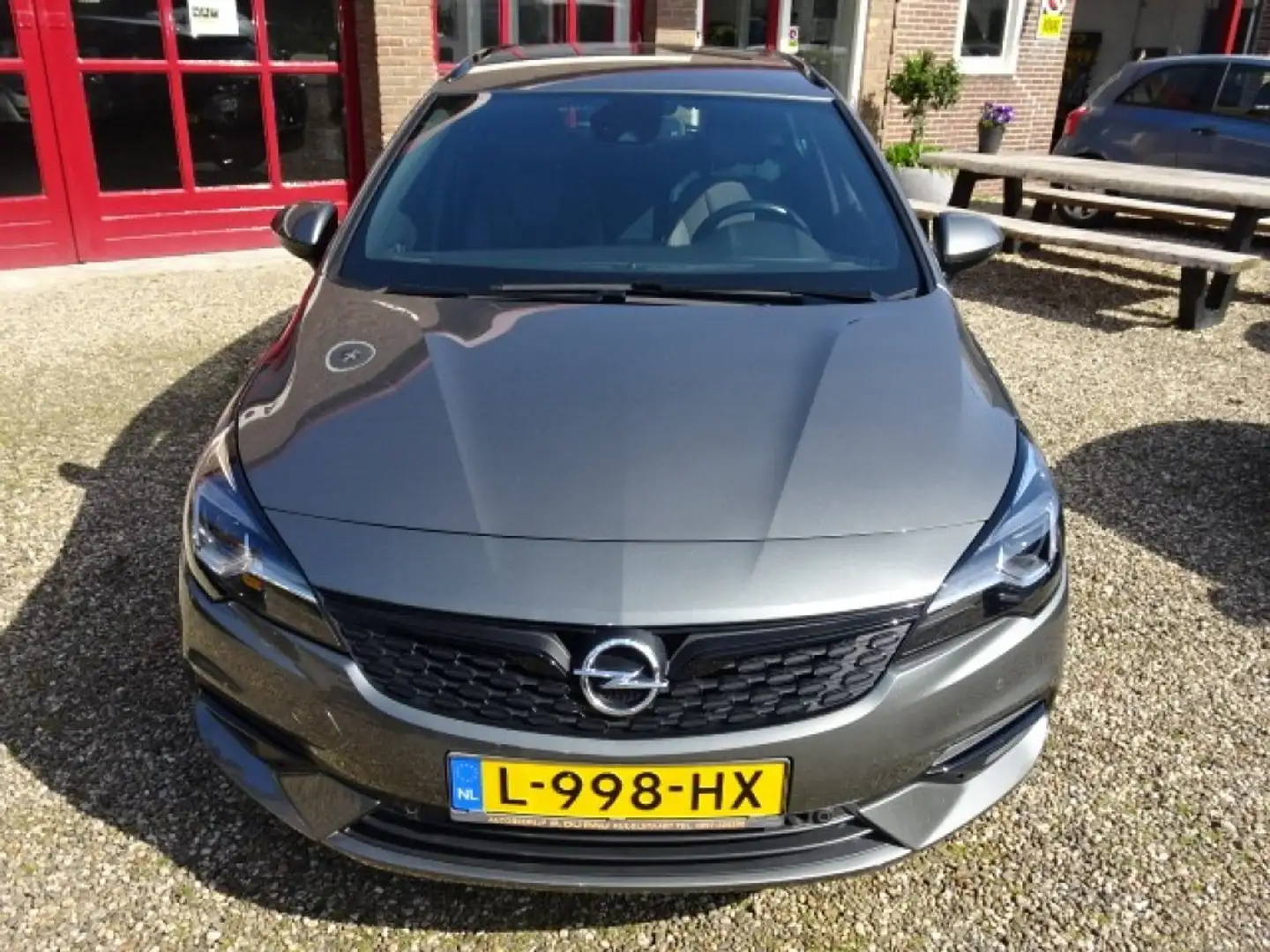 Opel Astra 1.2 ULTIMATE Grijs - 2