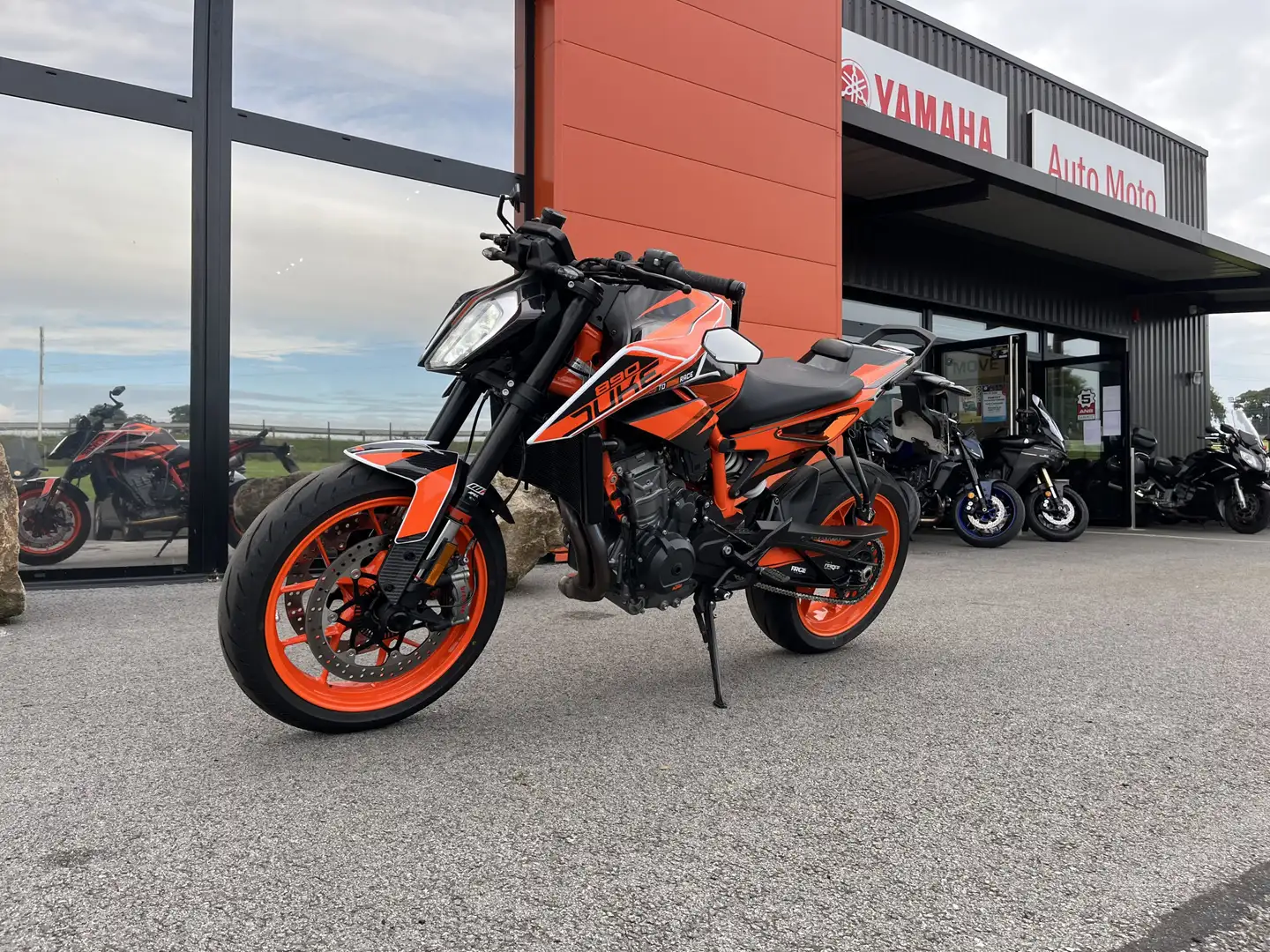 KTM 890 Duke - 1