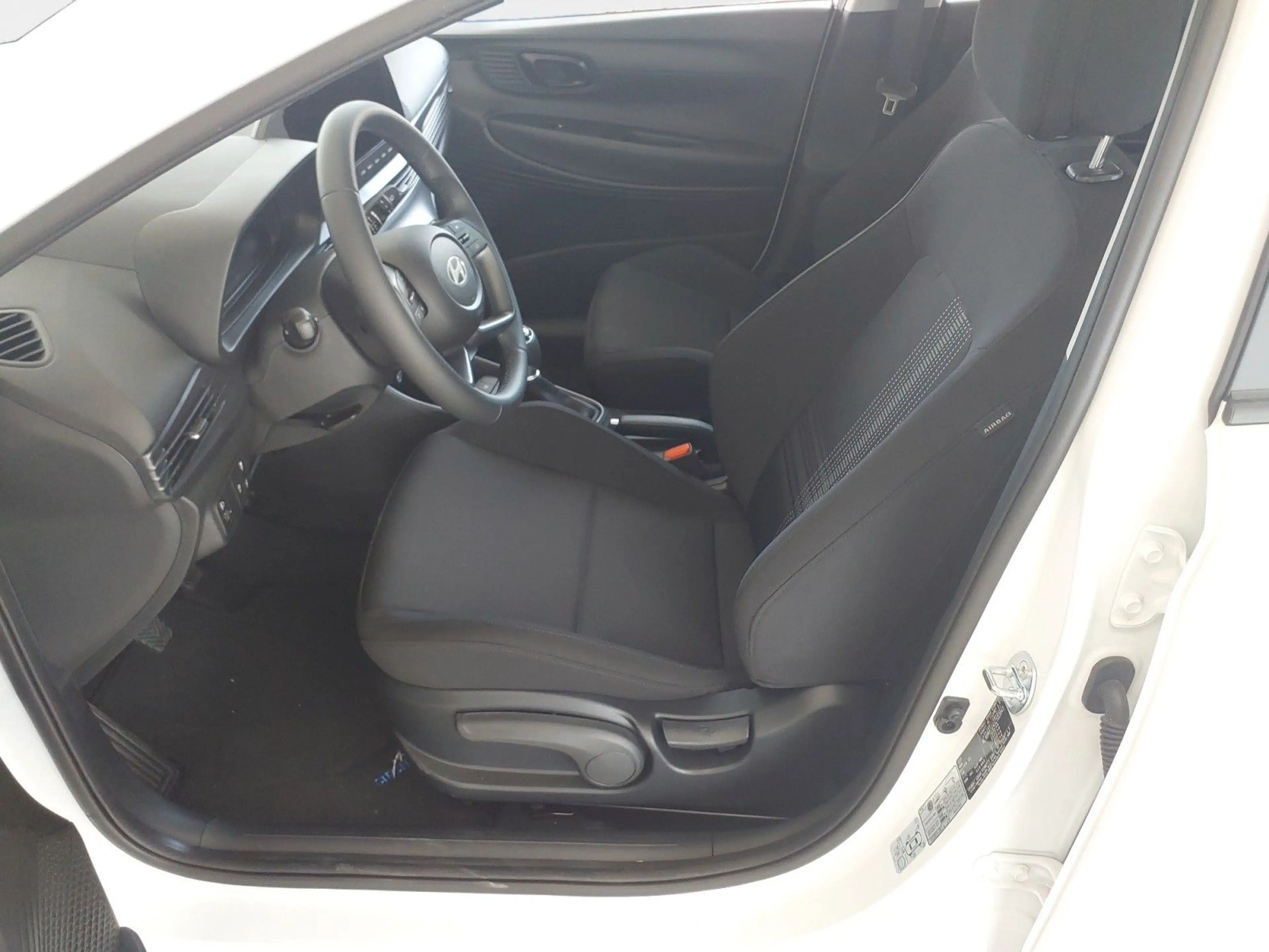 Hyundai BAYON Select 2WD — photo 8