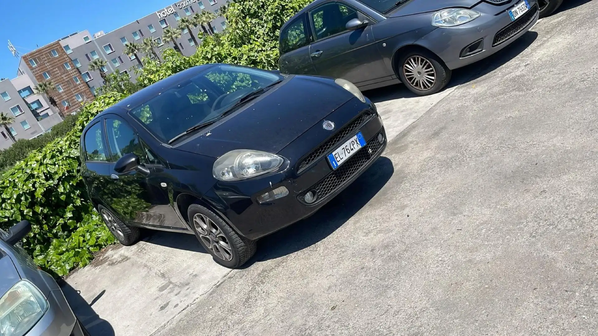 Fiat Punto Evo 5p 1.4 natural power Active 70cv Zwart - 1