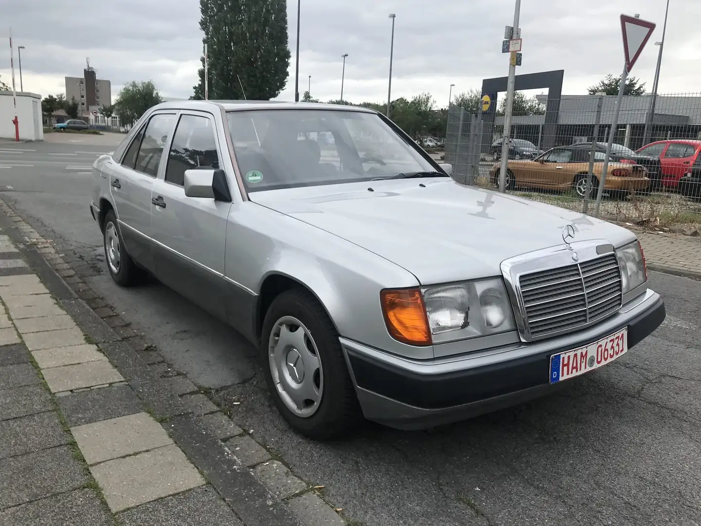 Mercedes-Benz E 230 * TÜV NEU *TOP ZUSTAND* Silber - 2