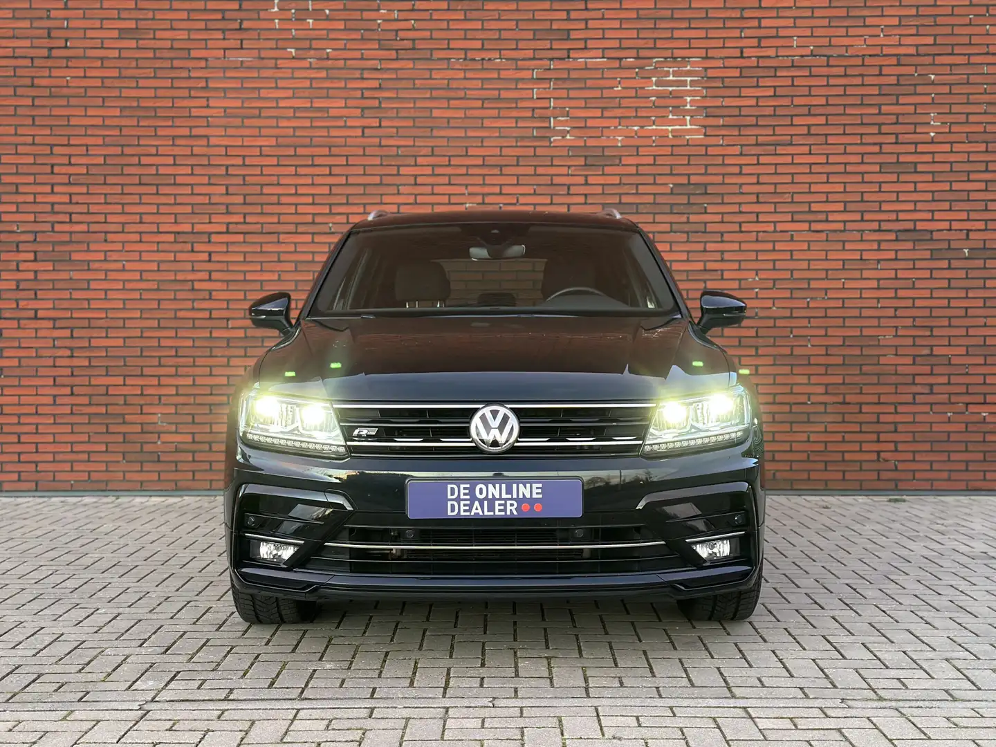 Volkswagen Tiguan 1.4 TSI Business R |LED|VIRTUAL|CLIMA|TREKH| Zwart - 2