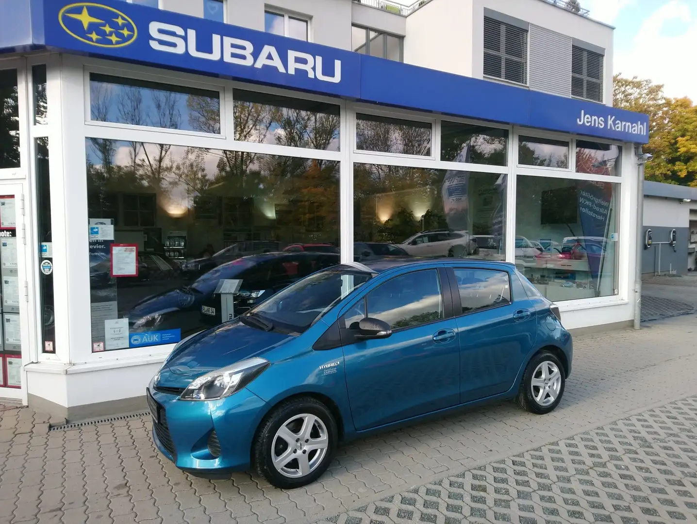 Toyota Yaris Hybrid Life Blau - 1
