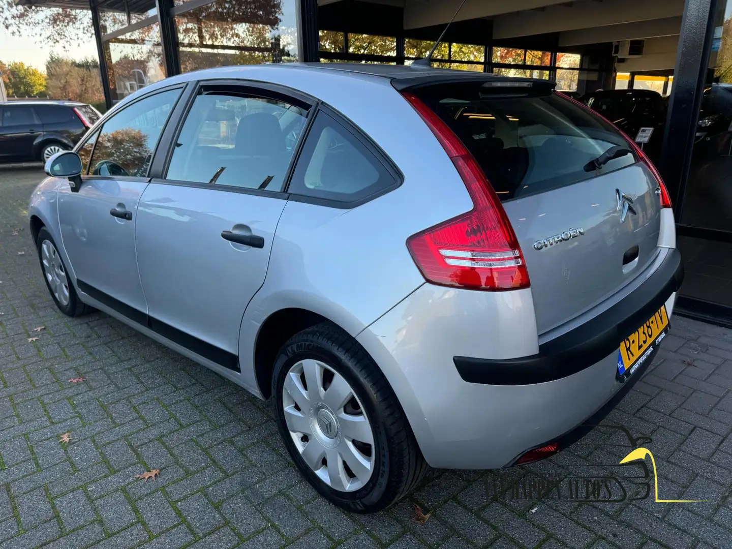 Citroen C4 Citroen C4 1.4 16V Prestige AIRCO Grijs - 2