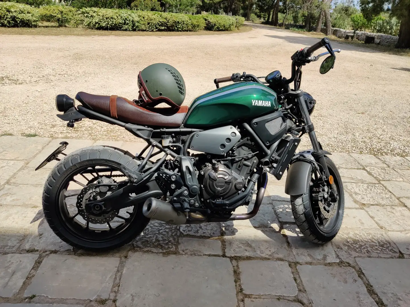 Yamaha XSR 700 Verde - 1