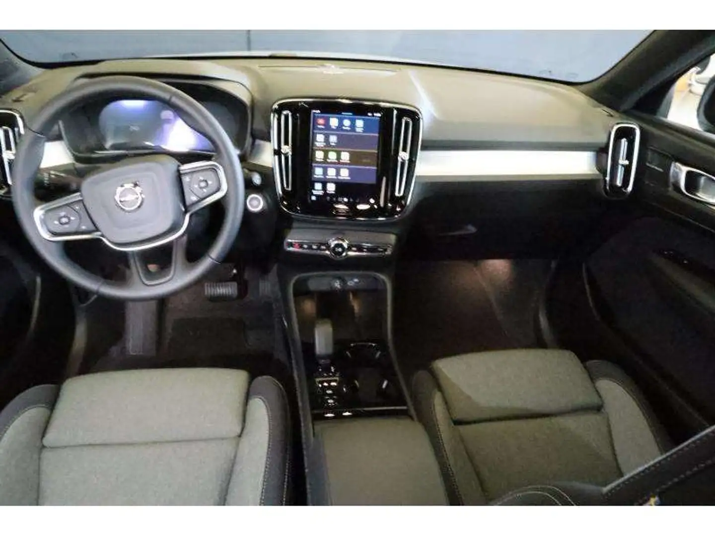 Volvo XC40 Plus Gris - 2
